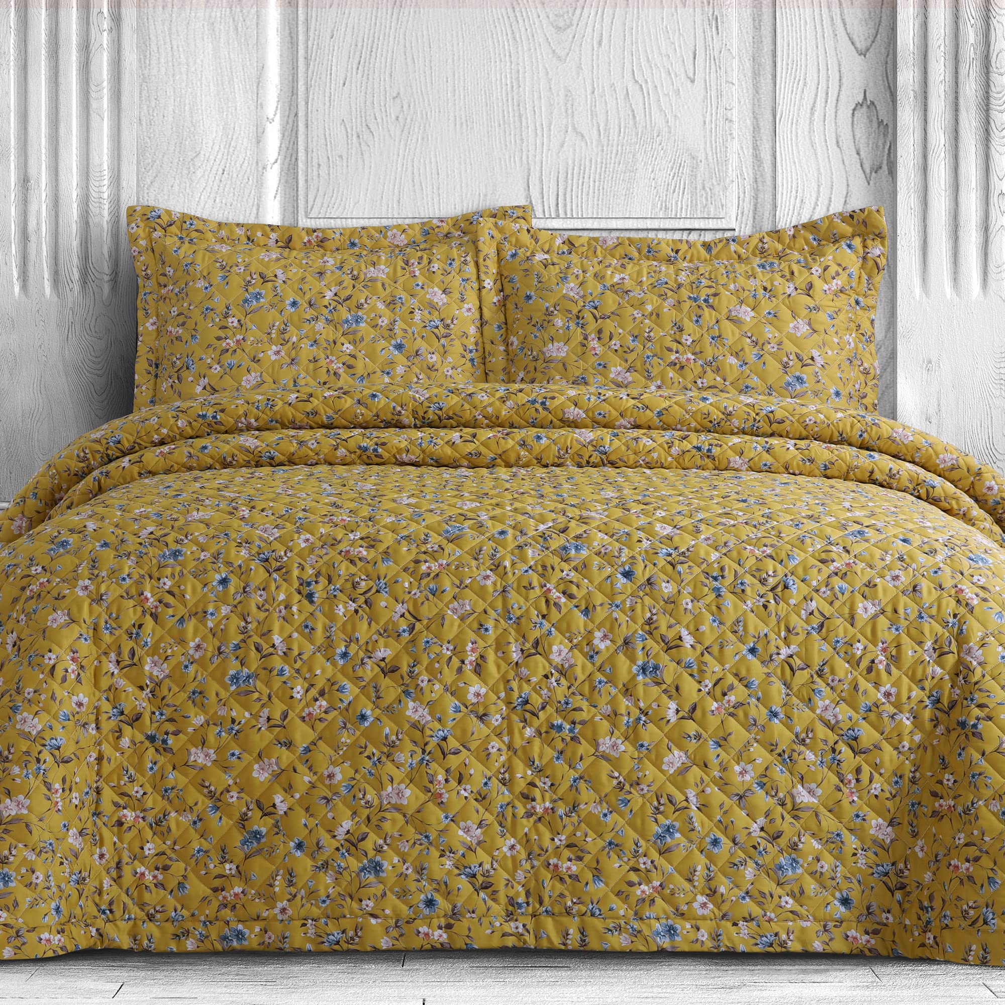 Azores Home Organic Cotton Queen Quilt Set - Oversized Floral 3-Piece Diamond Bedding with 1 Quilt & 2 Sham Pillowcases, 300 Thread Count (Carolina/Yellow) for Cozy Bedroom Decor & Guest Room Styling