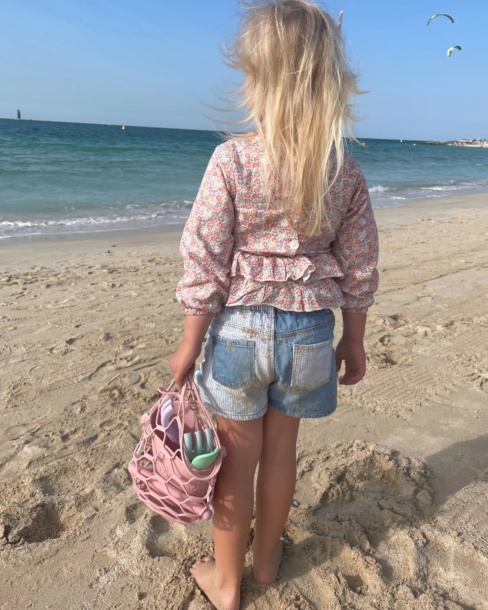 Scrunch Collapsible Kids Beach Bag - Waterproof Sand Toy Storage for Boys & Girls - Perfect for Pool, Beach Trips & Outdoor Play
