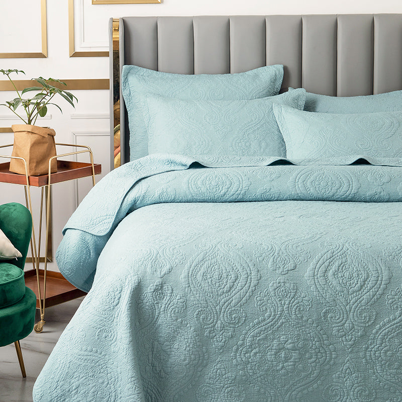 Aramis Reversible 3-Piece Damask Quilt Set - King Size Bedding with Matching Pillow Shams - Luxury Bedroom Decor for Master & Guest Rooms