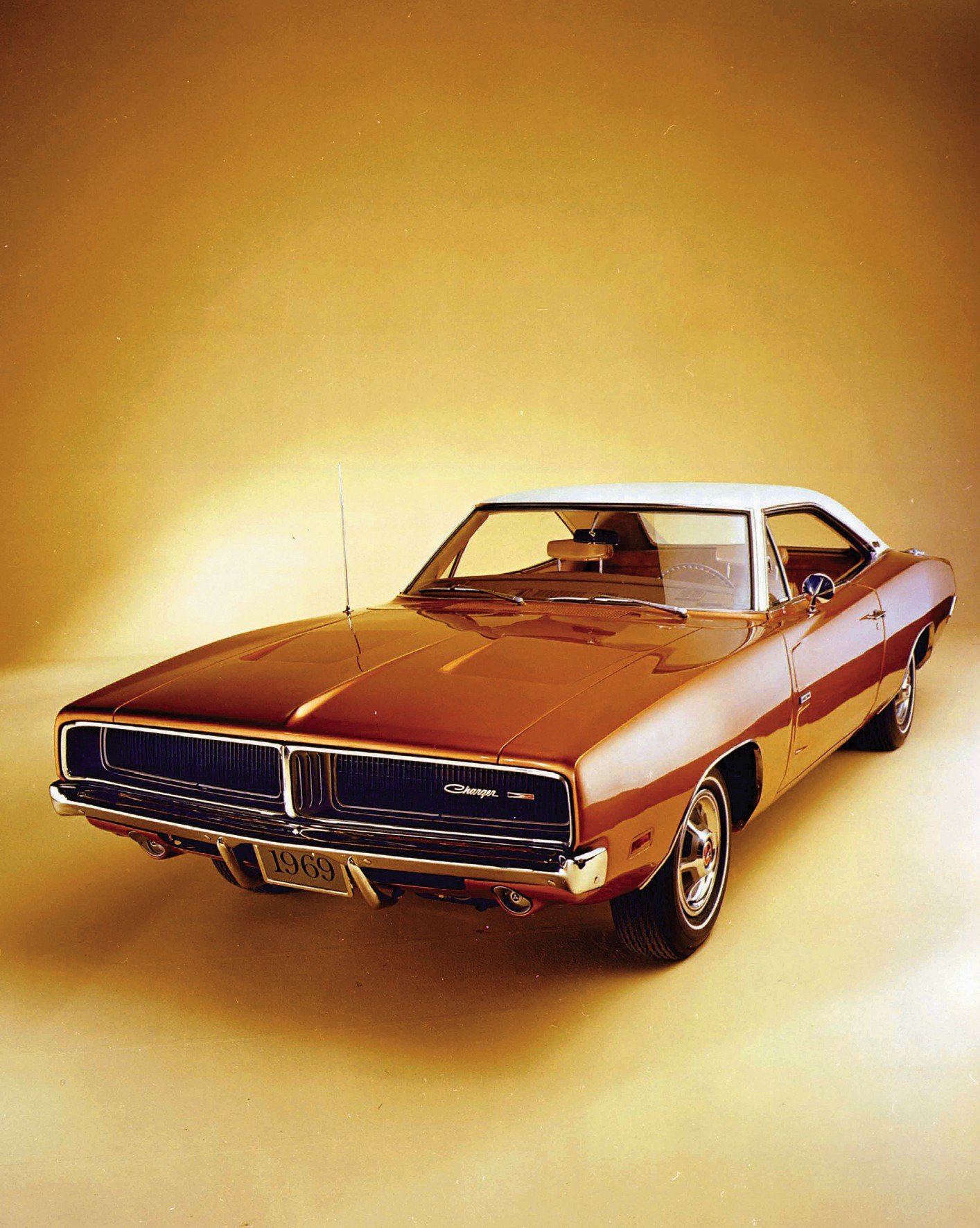 Car Design America: Myths, Brands & People - English, German & Spanish Edition | Automotive History Book for Design Enthusiasts & Collectors