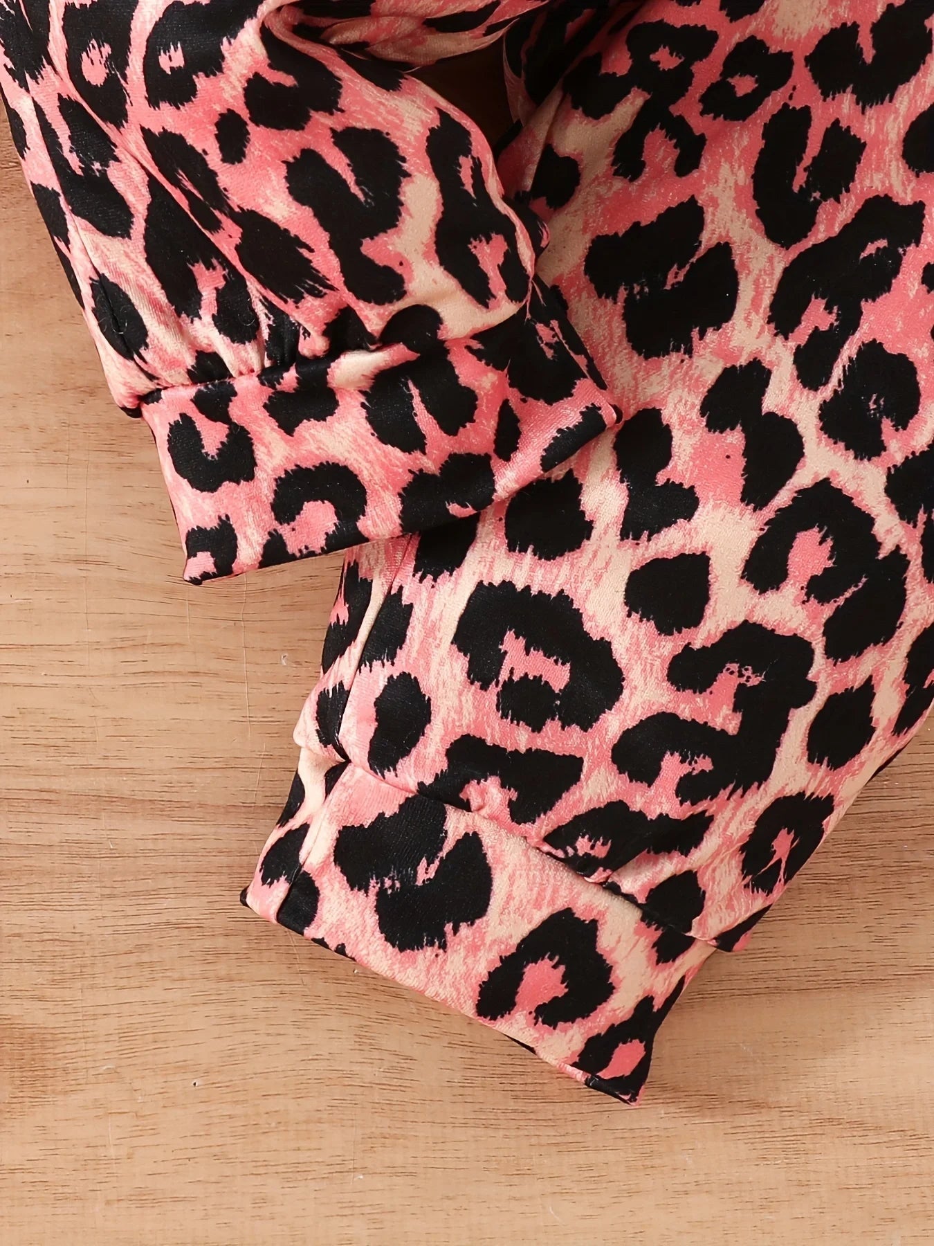 **Baby Girls Leopard Print Hoodie & Pant Set - Casual Letter Print Outfit for 3 Months to 3 Years | Warm & Stylish Winter & Autumn Clothes for Toddlers | Perfect for Playdates, Daycare & Family Outings**