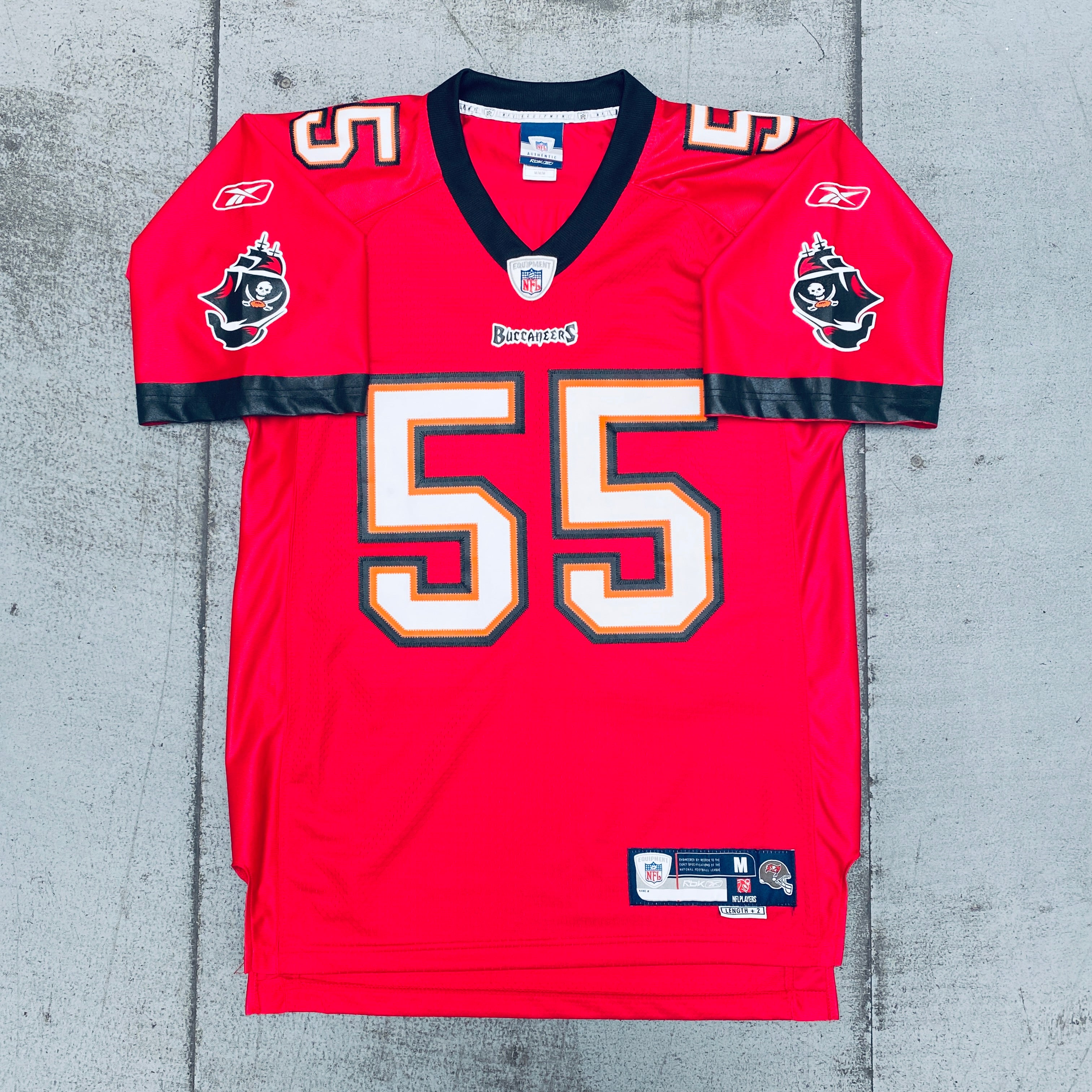 Derrick Brooks Tampa Bay Buccaneers 2007/08 Stitched NFL Jersey (Medium) - Authentic Football Fan Gear for Game Day & Sports Collectibles