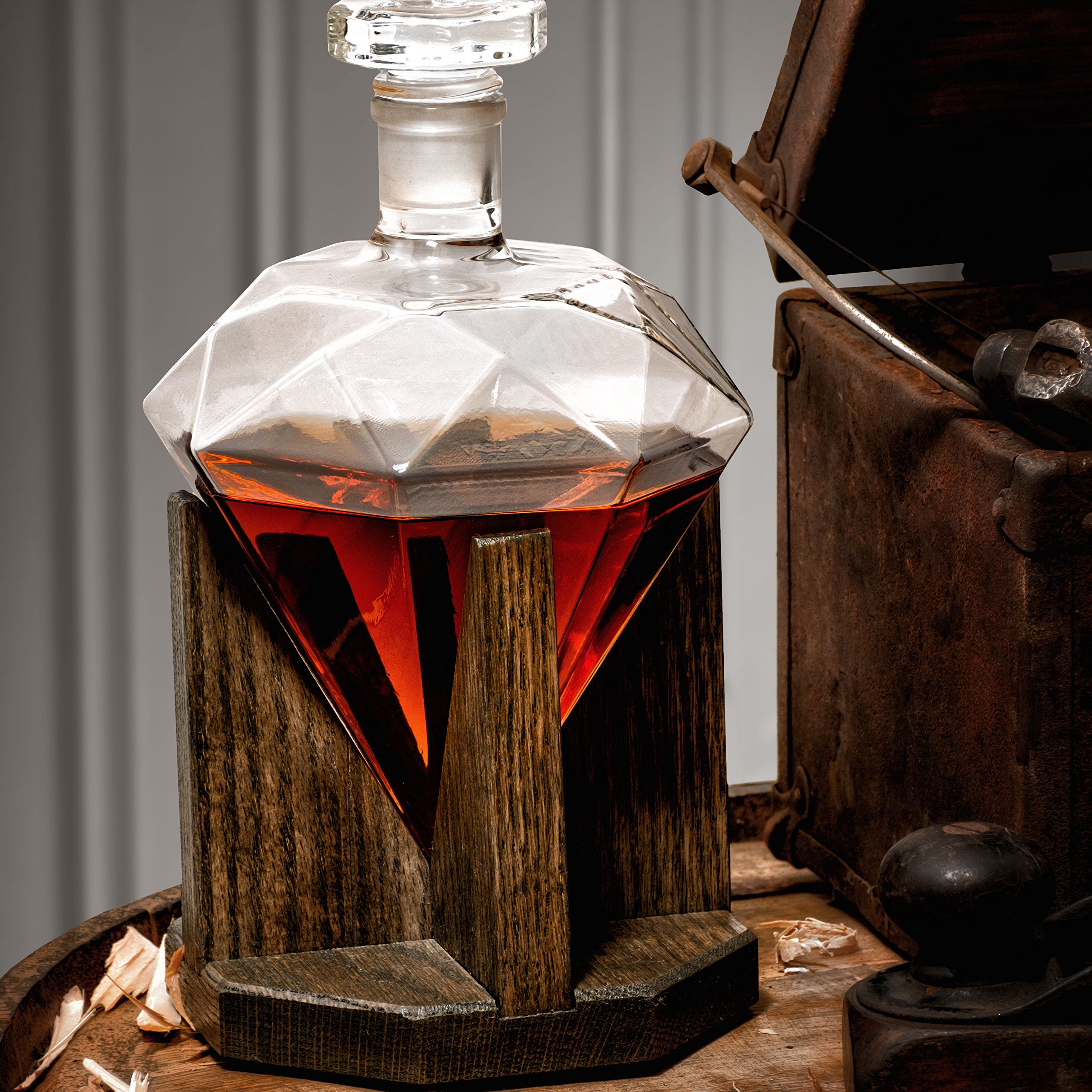 Premium Whiskey Decanter Set - Elegant Diamond-Cut Glass Decanter for Bourbon, Scotch, Rum & Wine - 1000ml Luxury Liquor Carafe with Stopper - Perfect 10 Year Anniversary Gift, Newlywed Present & Groomsmen Gift Idea - Great for Home Bars, Dinner Parties & Special Occasions