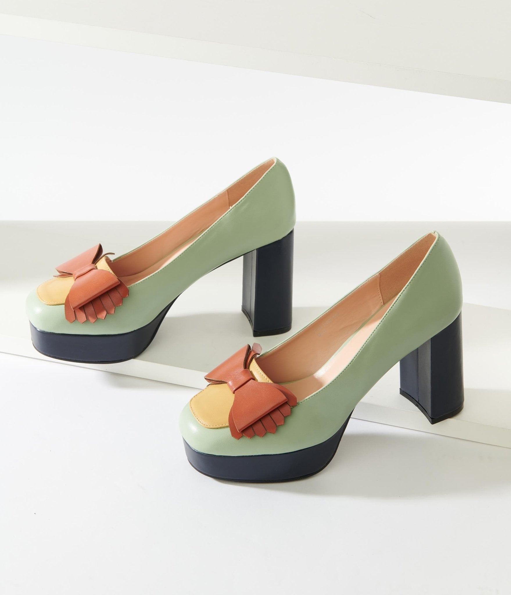 Vintage 1970s Mint Green Bow Leatherette Platform Heels - Retro Fashion Shoes for Women, Parties & Special Occasions
