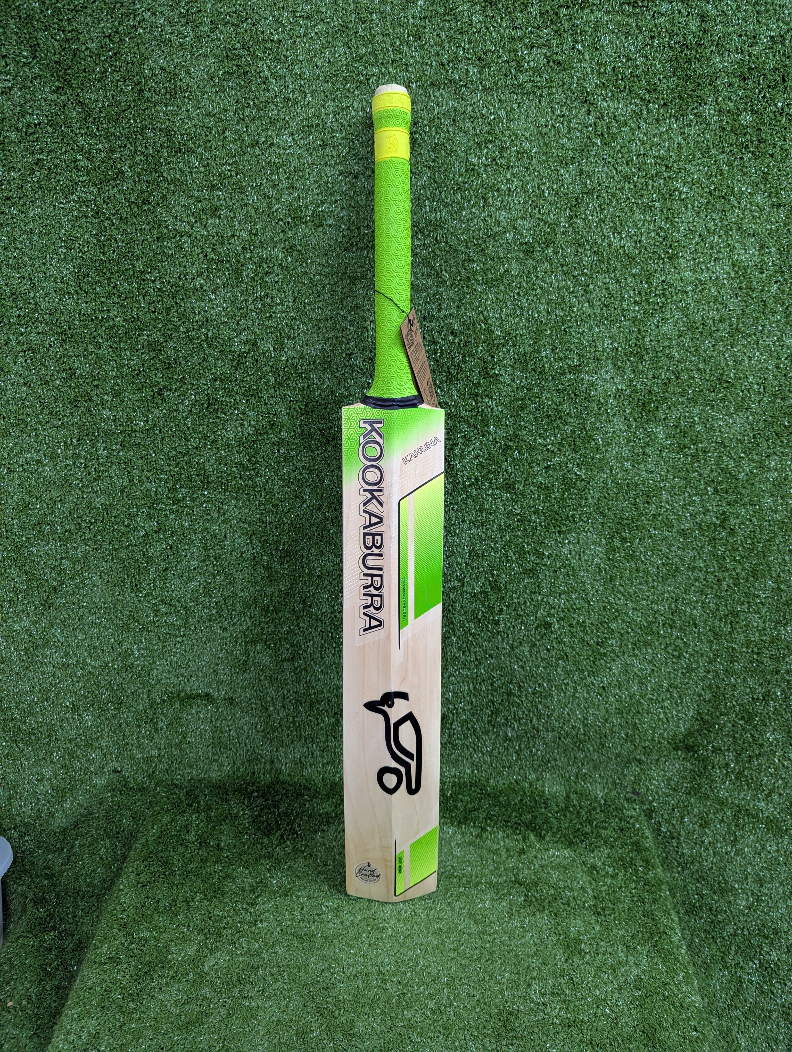 Kookaburra Big Kahuna English Willow Cricket Bat - Premium Professional Grade for Adult Players - Perfect for Matches & Training Sessions