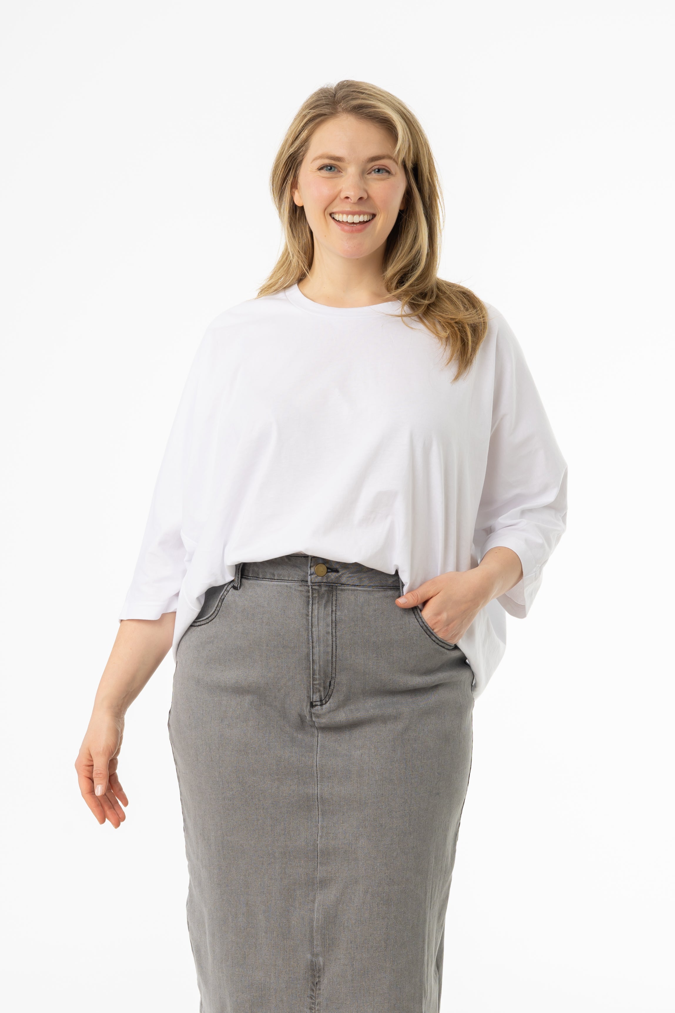 White Oversized Dolman 3/4 Sleeve T-Shirt for Women - Comfortable Loose Fit Casual Top for Everyday Wear, Work & Weekend Outfits