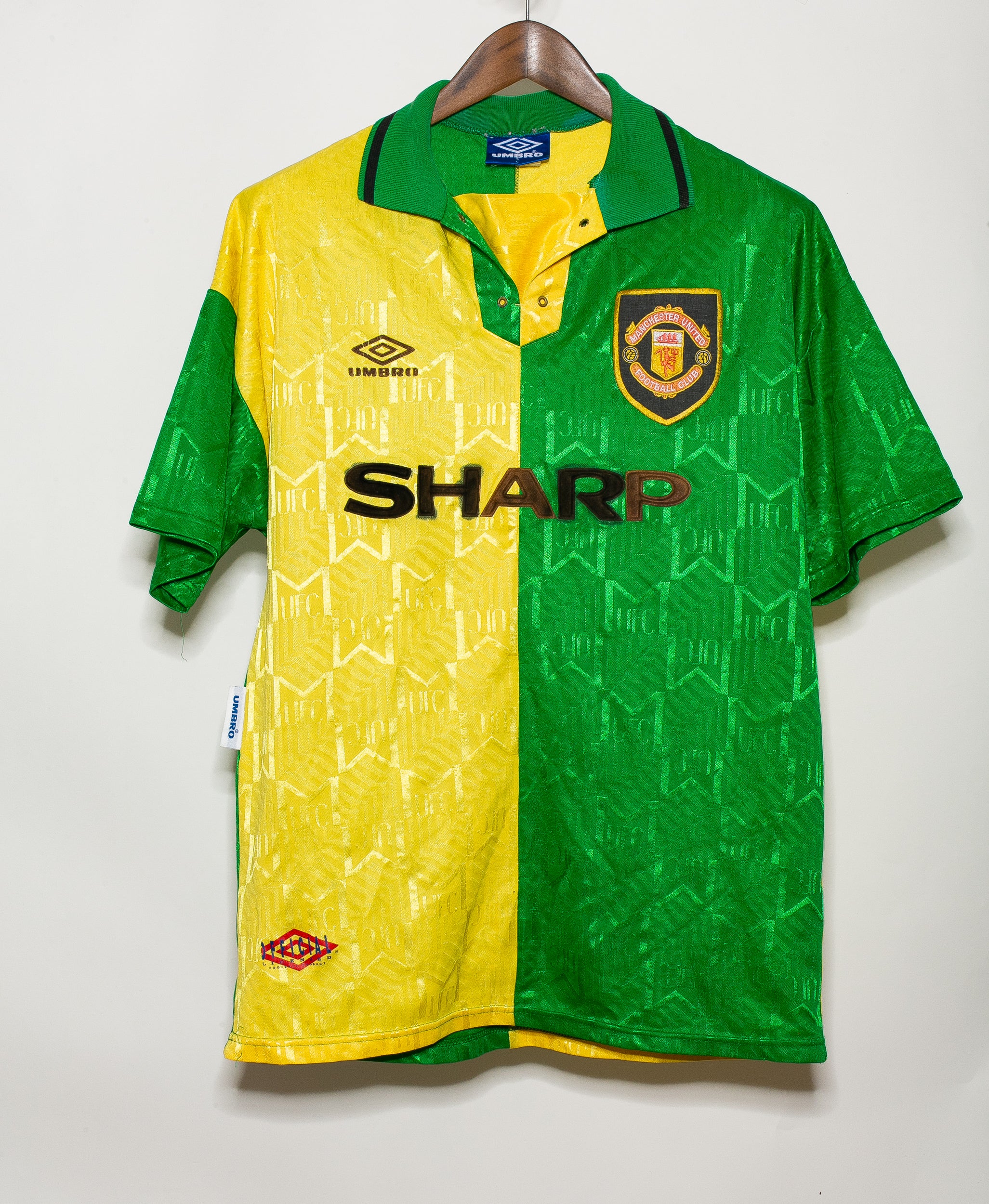 1993 Manchester United Away Jersey (Size L) - Vintage Retro Soccer Shirt for Fans & Collectors - Perfect for Matchdays, Gifts & Memorabilia Display