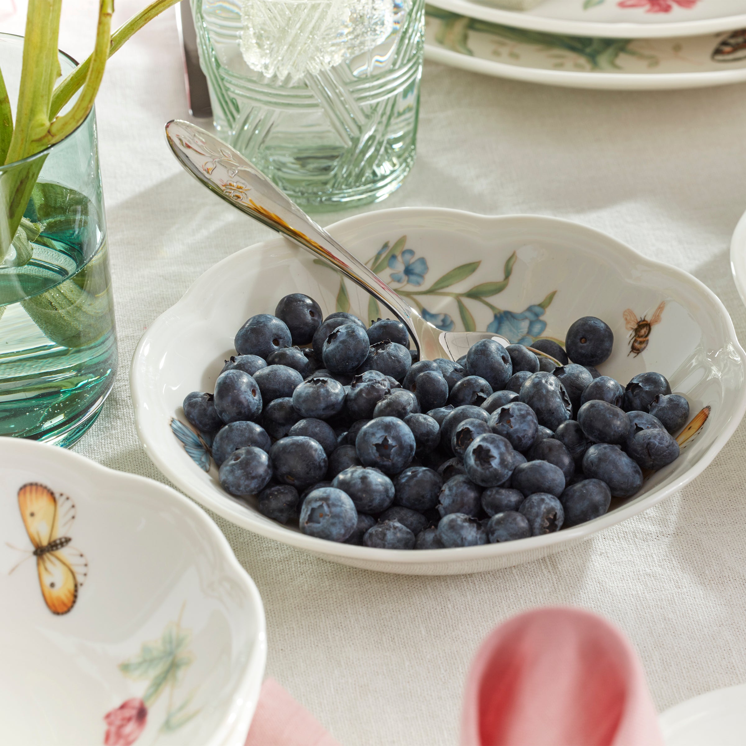 Butterfly Meadow 28-Piece Dinnerware Set - Porcelain Plates, Bowls & Mugs for Family Dining, Dinner Parties & Everyday Use