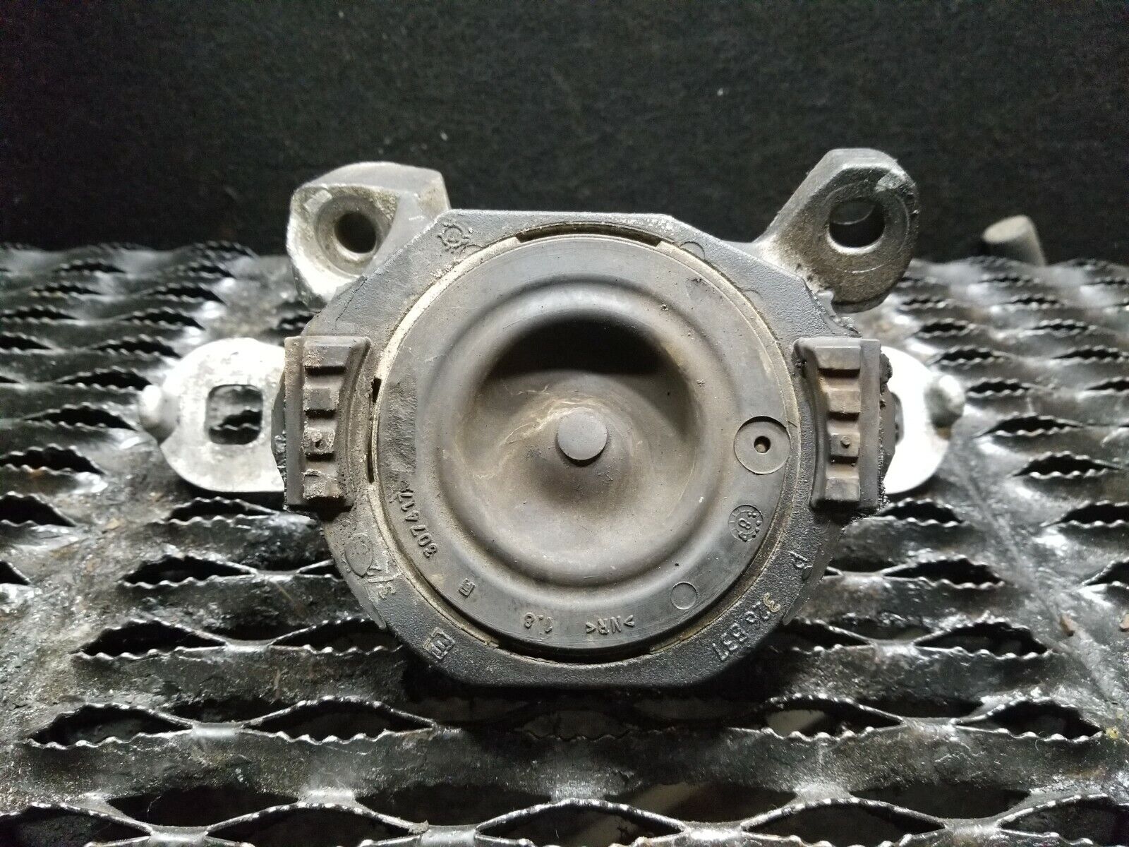 05 06 07 Volvo S40 2.4L Engine Mount Replacement - OEM Quality - Compatible with Volvo S40 2.4L Models - Perfect for Smooth Ride & Vibration Reduction