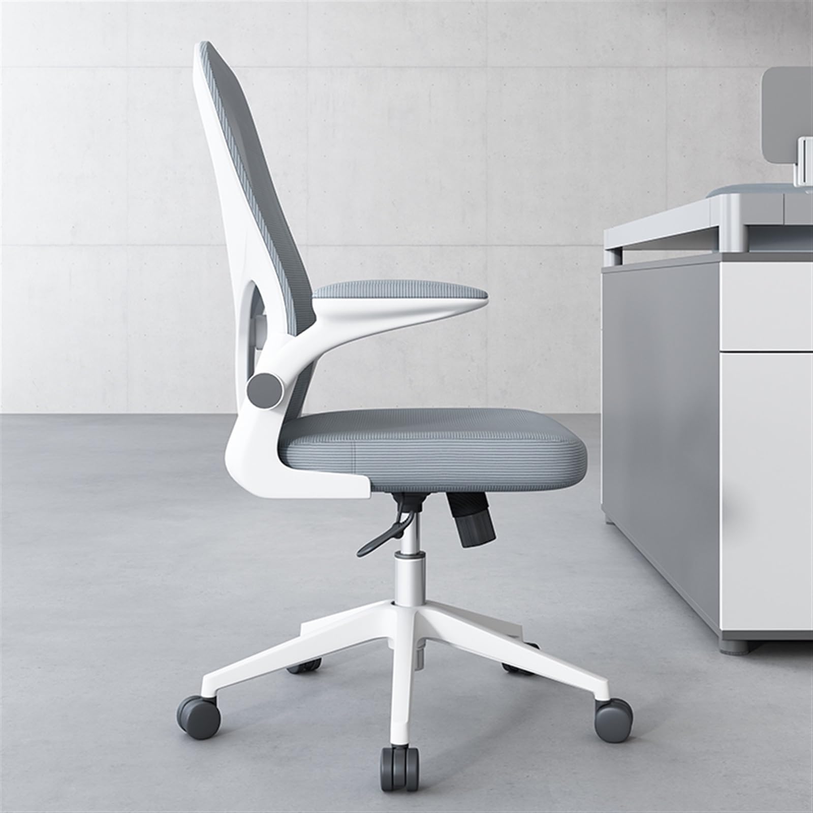 Ergonomic Office Chair with Adjustable Armrests & Mesh Backrest - Modern Swivel Desk Chair for Staff, Home Office, and Conference Rooms (Gray) - Perfect for Long Hours of Work, Gaming, and Video Calls