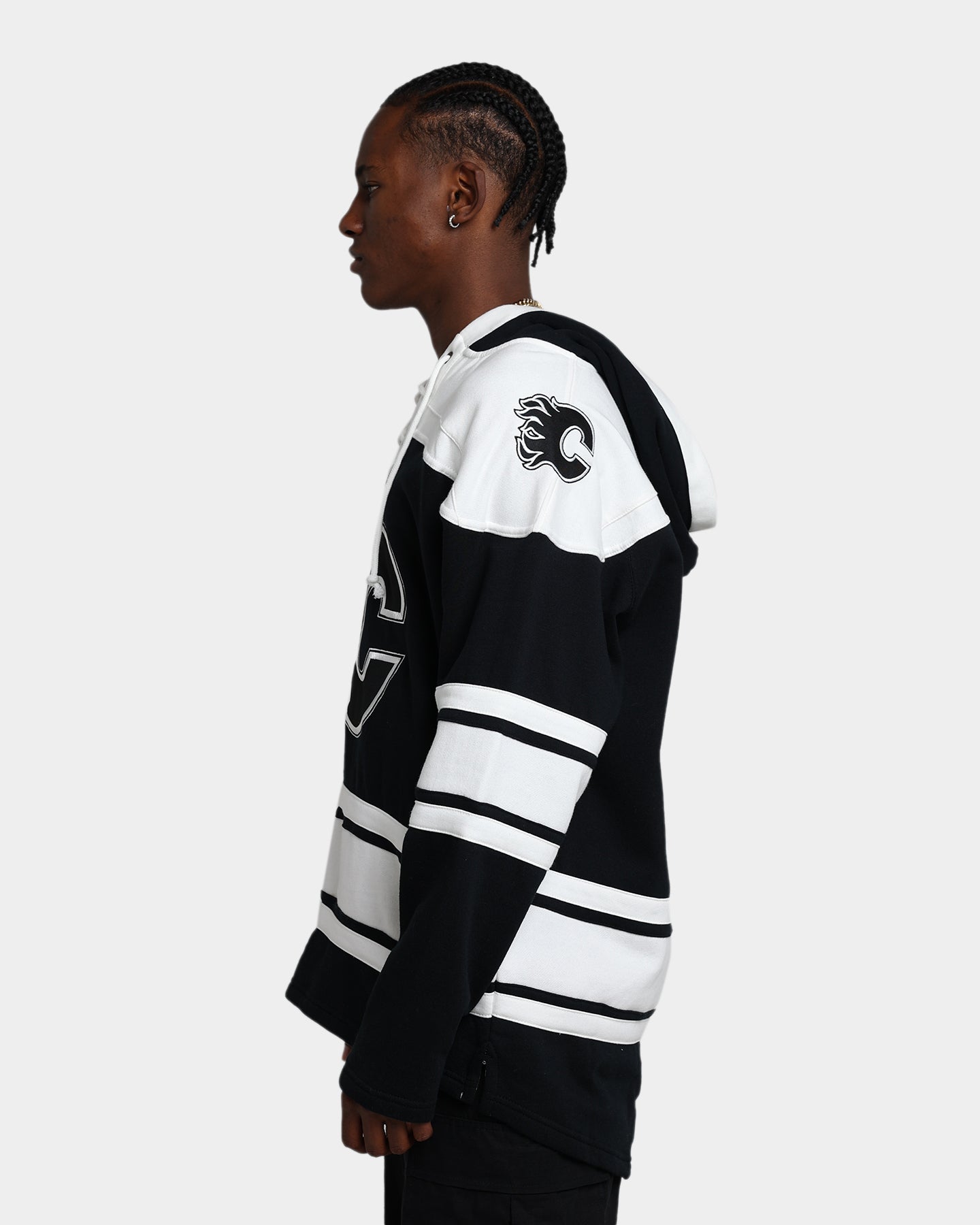 47 Brand Calgary Flames Superior Lacer Hoodie - Jet Black NHL Hockey Fan Apparel for Men & Women - Perfect for Game Day, Tailgating and Cold Weather
