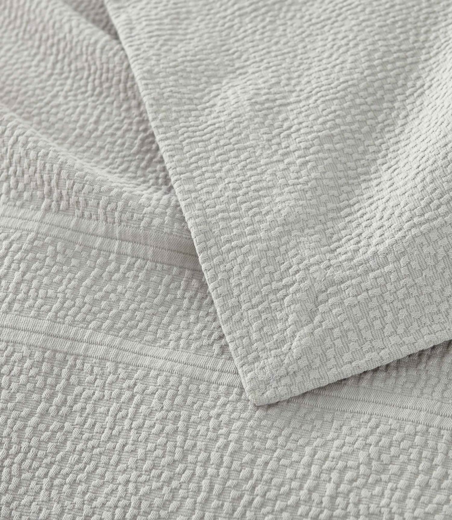 Luxury Montauk Matelassé Coverlet - Queen Size Quilted Bedspread for All Seasons | Soft & Breathable Cotton Blend | Perfect for Master Bedroom, Guest Room & Hotel Decor
