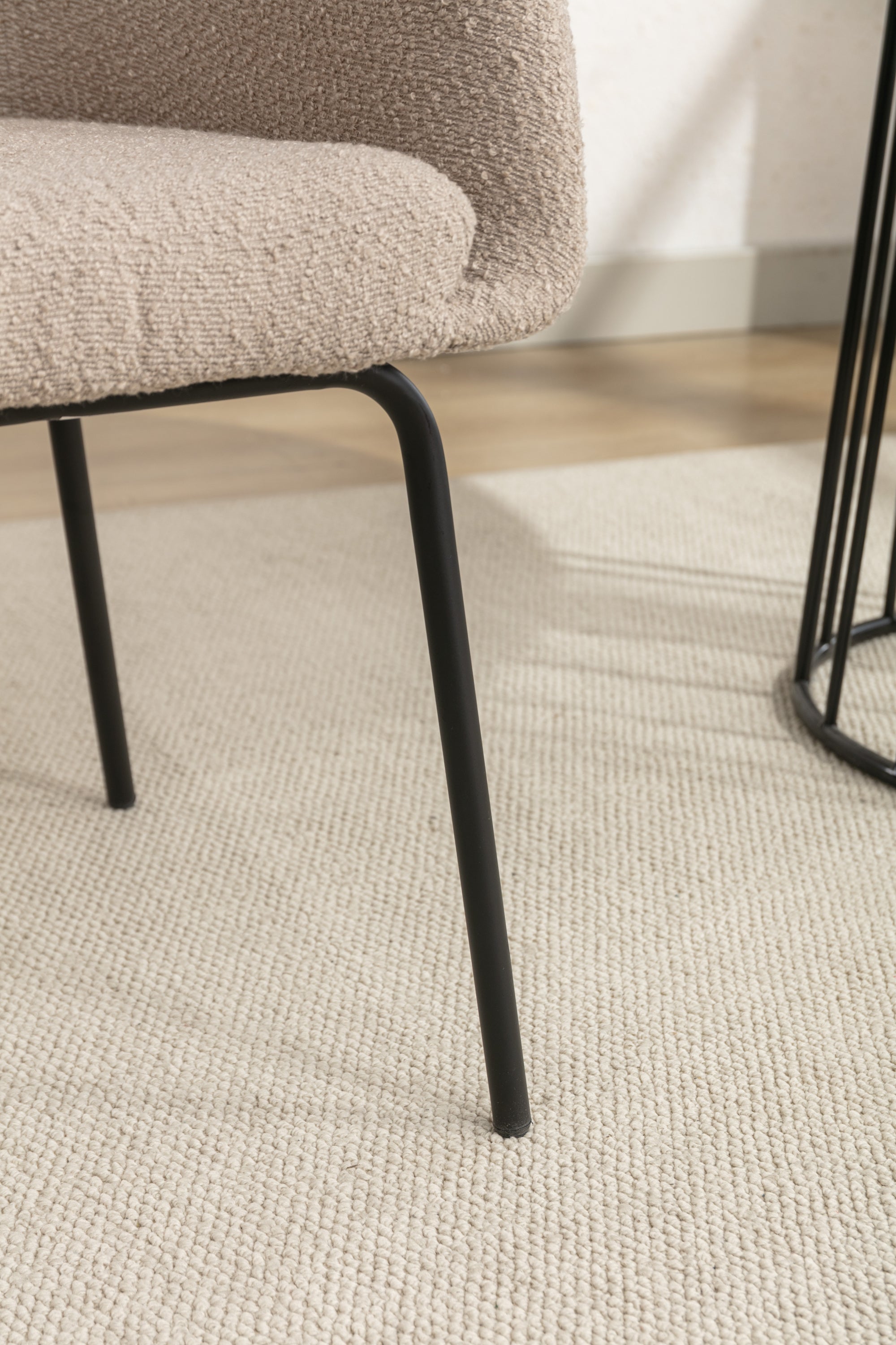 Boucle Fabric Dining Chair with Black Metal Legs - Set of 1 - Modern Upholstered Side Chair for Kitchen, Dining Room & Office