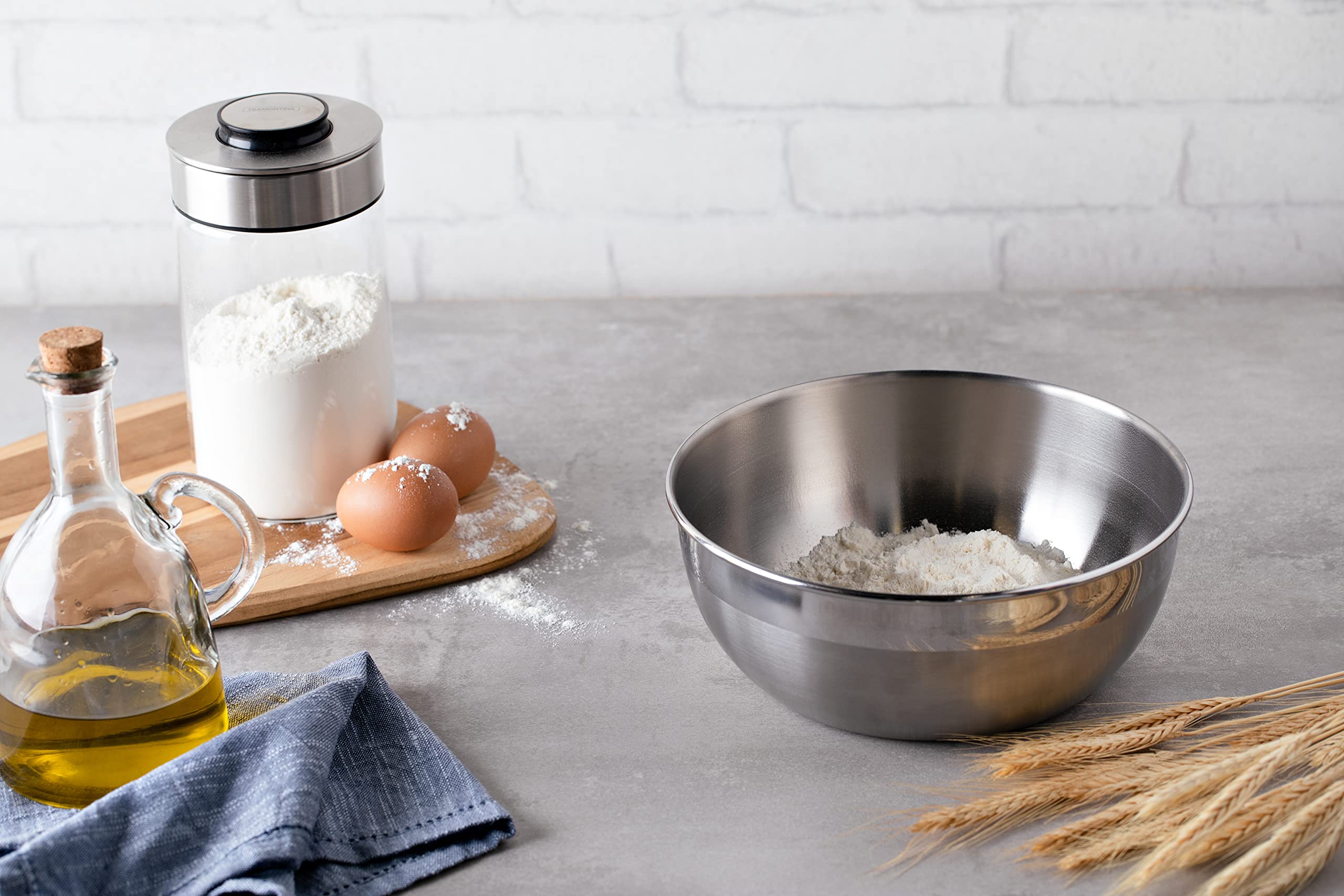 Tramontina Stainless Steel Mixing Bowl with Lid - 18cm Diameter, 1.6L Capacity, Dishwasher Safe - Perfect for Baking, Meal Prep & Kitchen Organization
