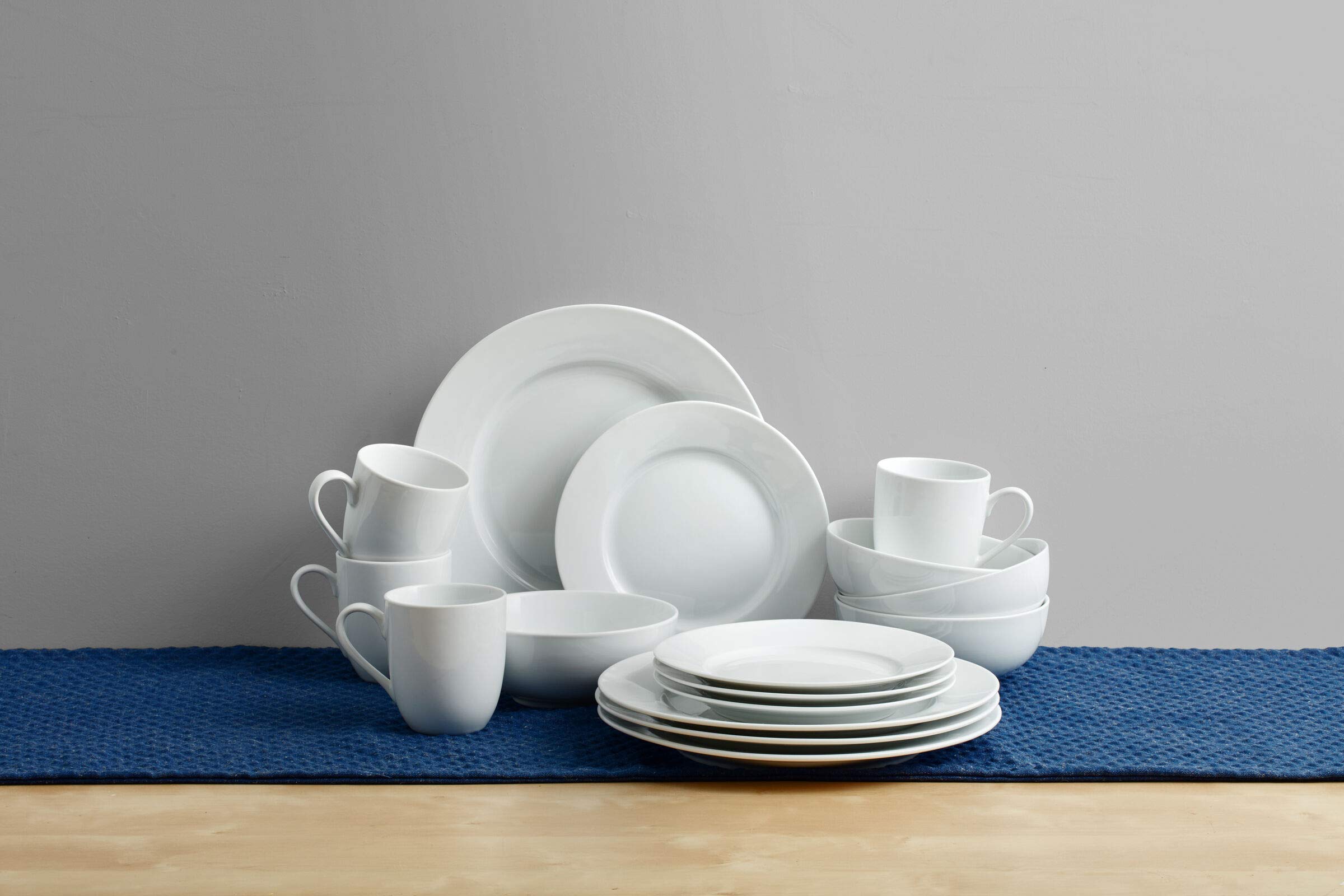 Classic 16-Piece Dinnerware Set for 4 - Porcelain Plates, Bowls, Mugs & Saucers - Elegant Tableware for Family Dinners, Parties & Restaurant Use