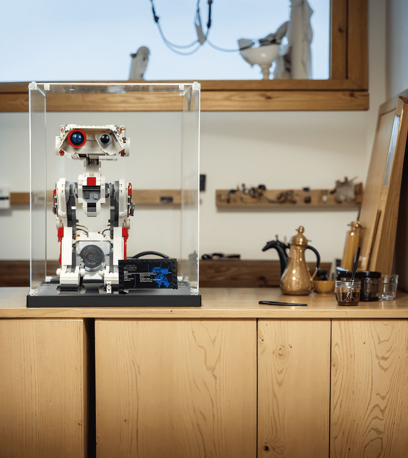 LEGO Star Wars BD-1 75335 Display Case - Clear Acrylic Showcase for Collectible Model - Perfect for Home, Office & Gift Giving