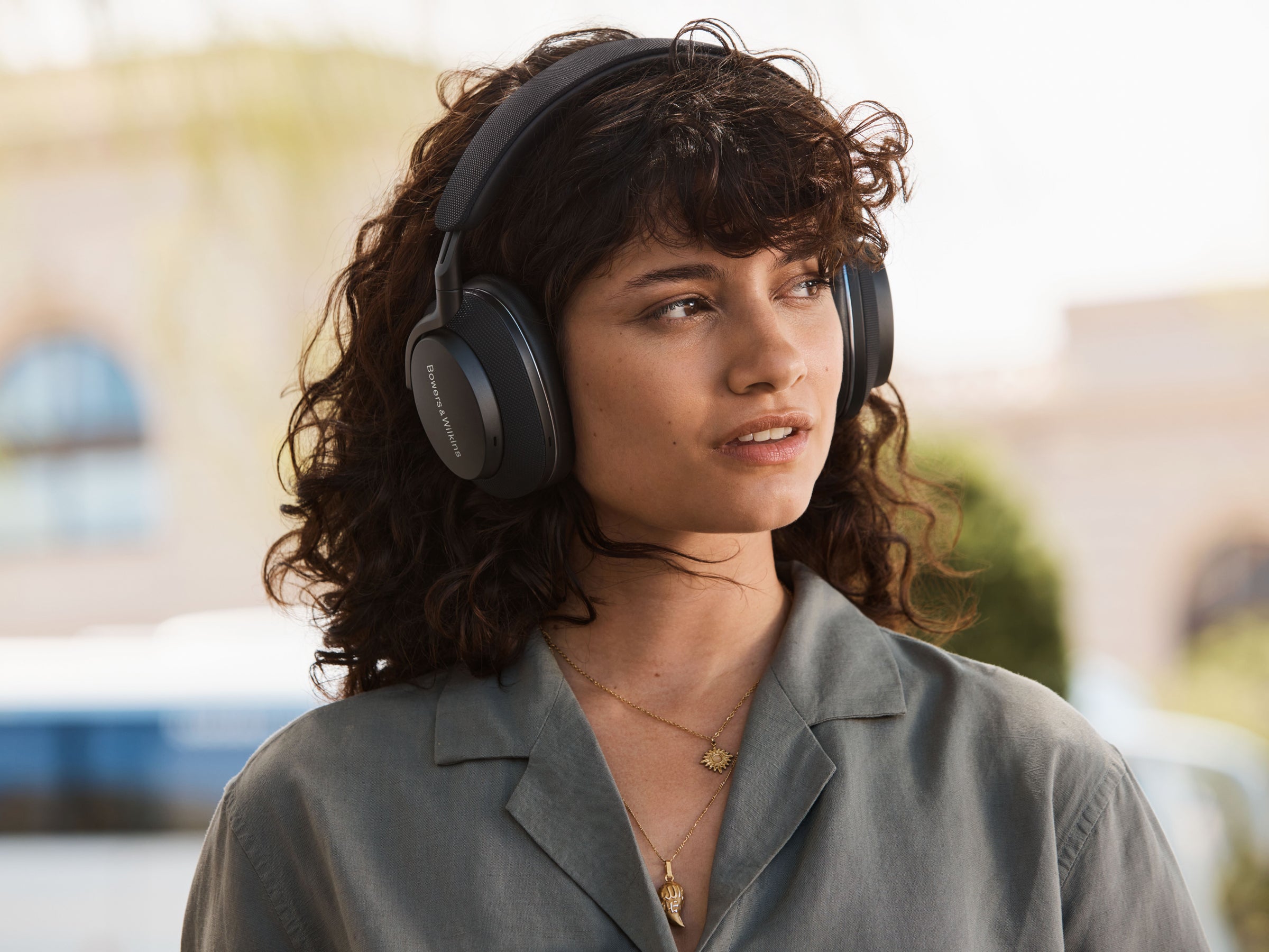 Bowers & Wilkins PX7 S2e Wireless Noise Cancelling Headphones - Premium Over-Ear Bluetooth Headset with Hi-Fi Sound for Travel, Work & Music Lovers