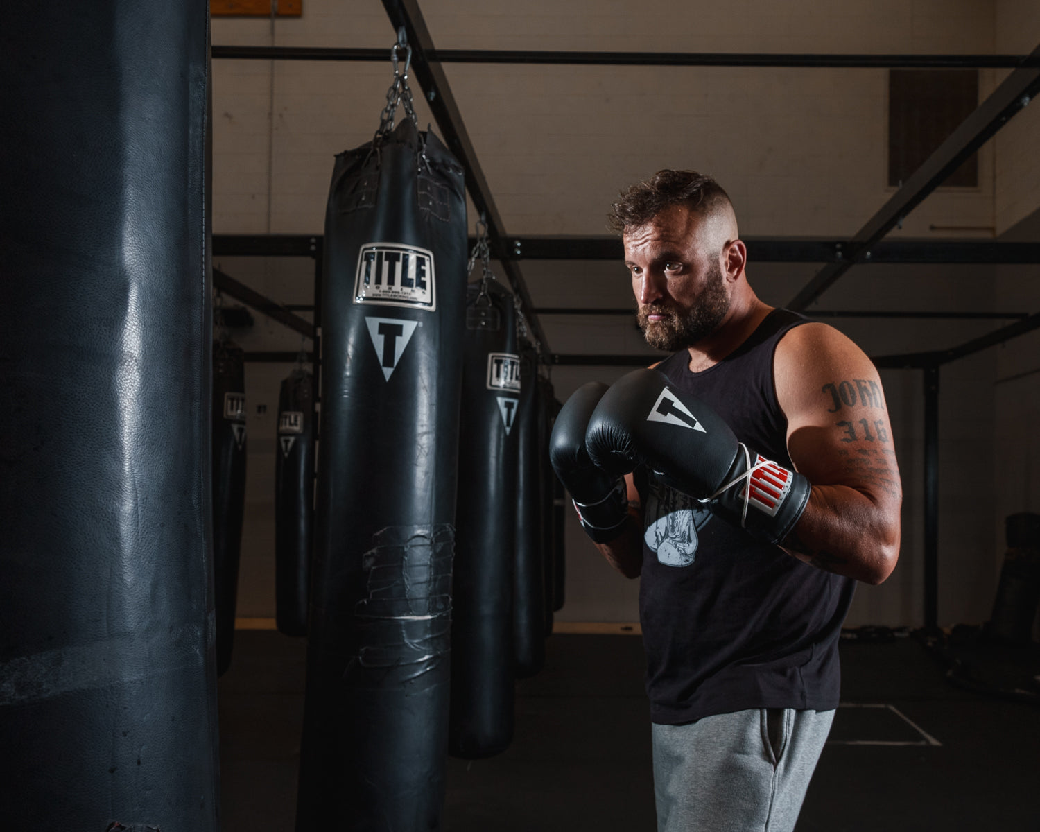 Premium Classic Leather Lace-Up Boxing Gloves 2.0 for Training & Sparring - Ideal for Boxing, MMA, Kickboxing & Fitness Workouts