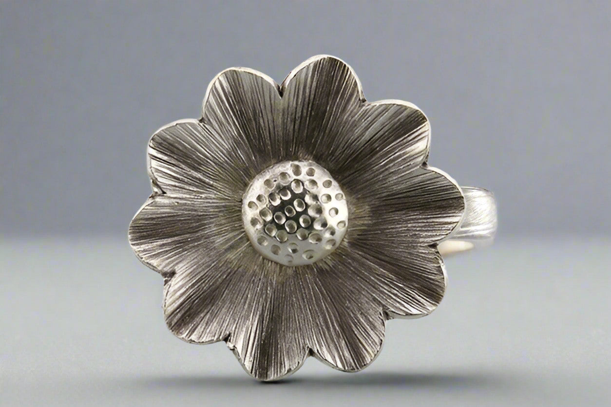 Large Daisy Ring in Pure Silver - Elegant Floral Jewelry for Women, Perfect for Everyday Wear & Special Occasions