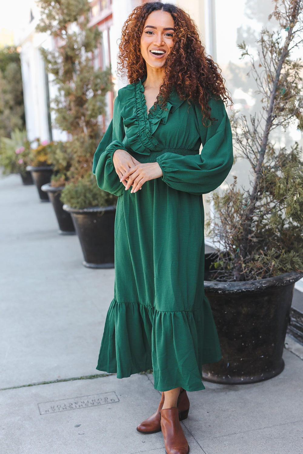 Holiday Green Overlap Ruffle V-Neck Midi Dress for Women - Elegant Party & Cocktail Attire for Christmas, New Year & Special Occasions
