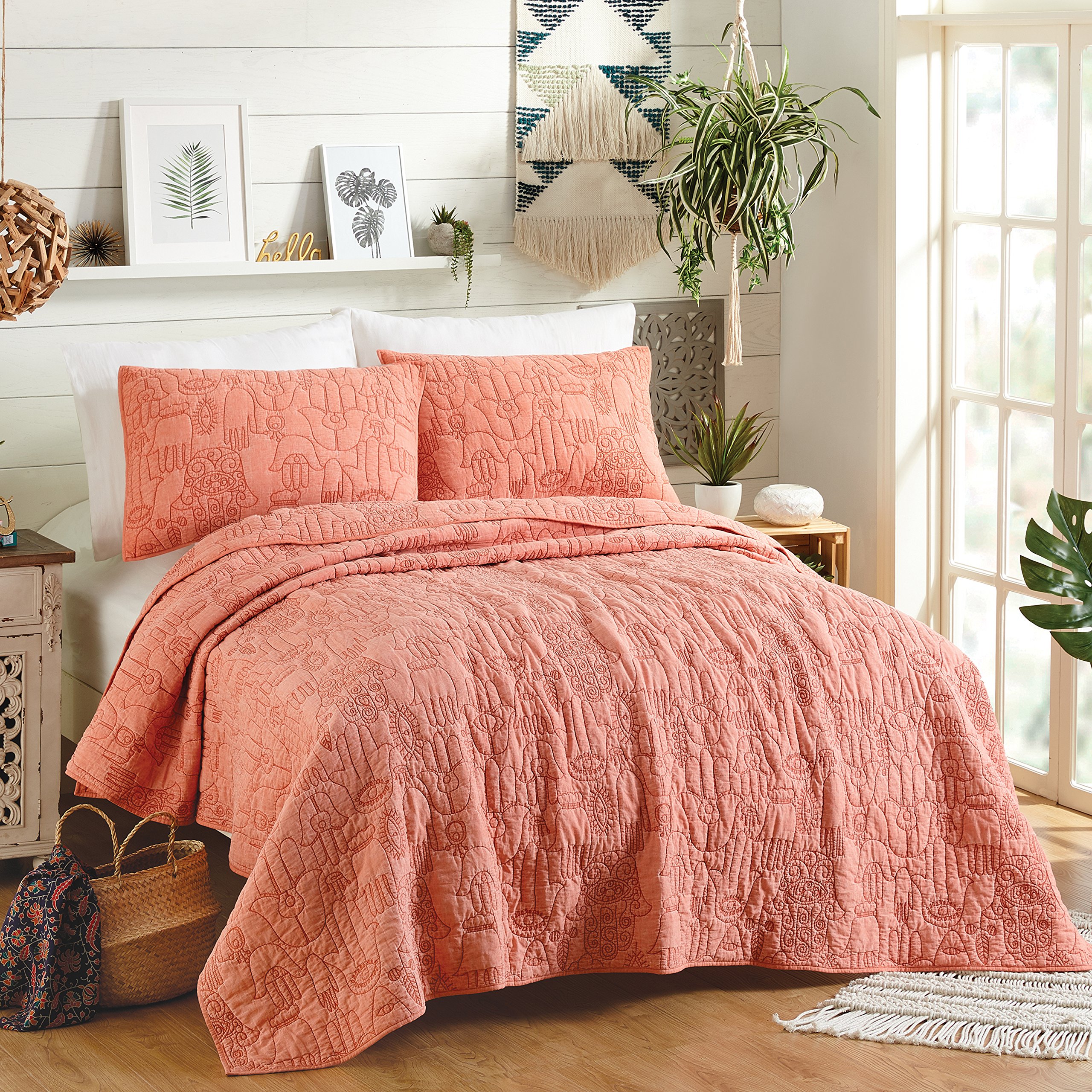 Jungalow Hamsa 3-Piece Quilt Set - Lightweight King Size Coverlet with Shams, All Seasons Bedding in Blush Pink | Boho Chic Bedroom Decor for Master & Guest Rooms