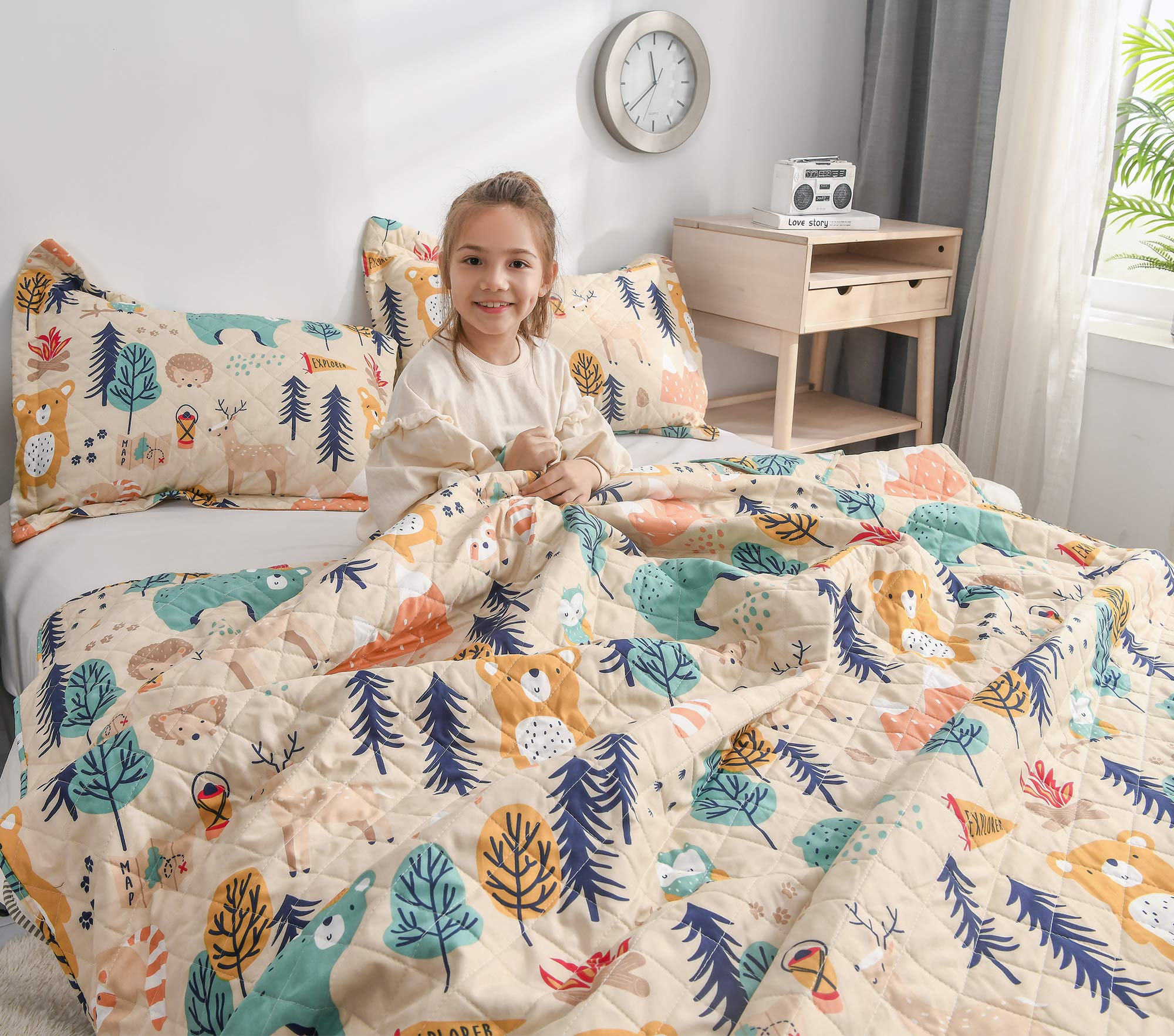 **Cartoon Bear Twin Quilt Set - Lightweight Reversible Kids Bedspread with Forest Animal Print - Perfect for Boys' Bedroom, Nursery, and Cozy Home Decor**
