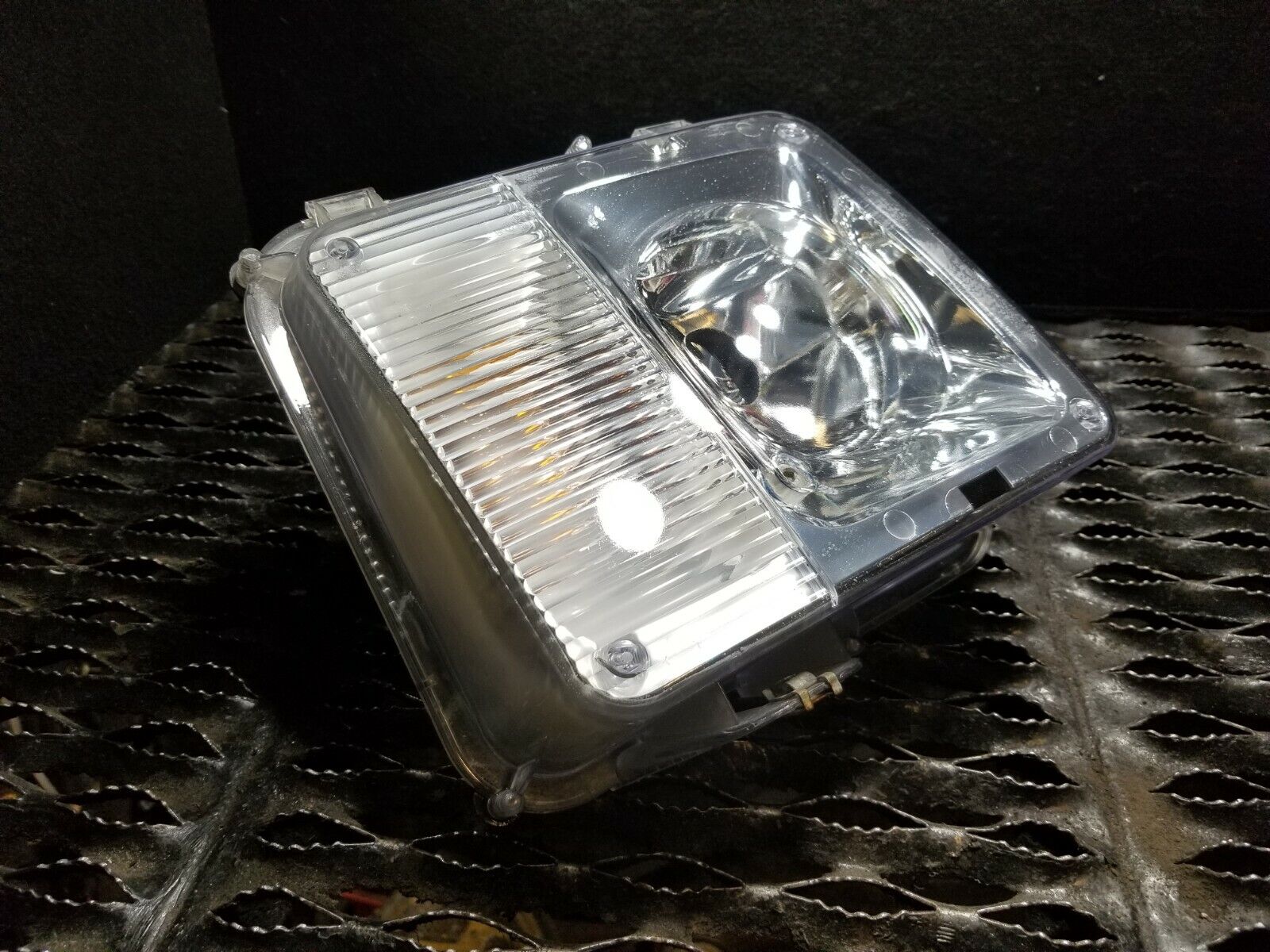 2004-2009 Cadillac SRX Left Driver Side Fog Light Replacement - OEM Quality - Perfect for Night Driving & Foggy Conditions