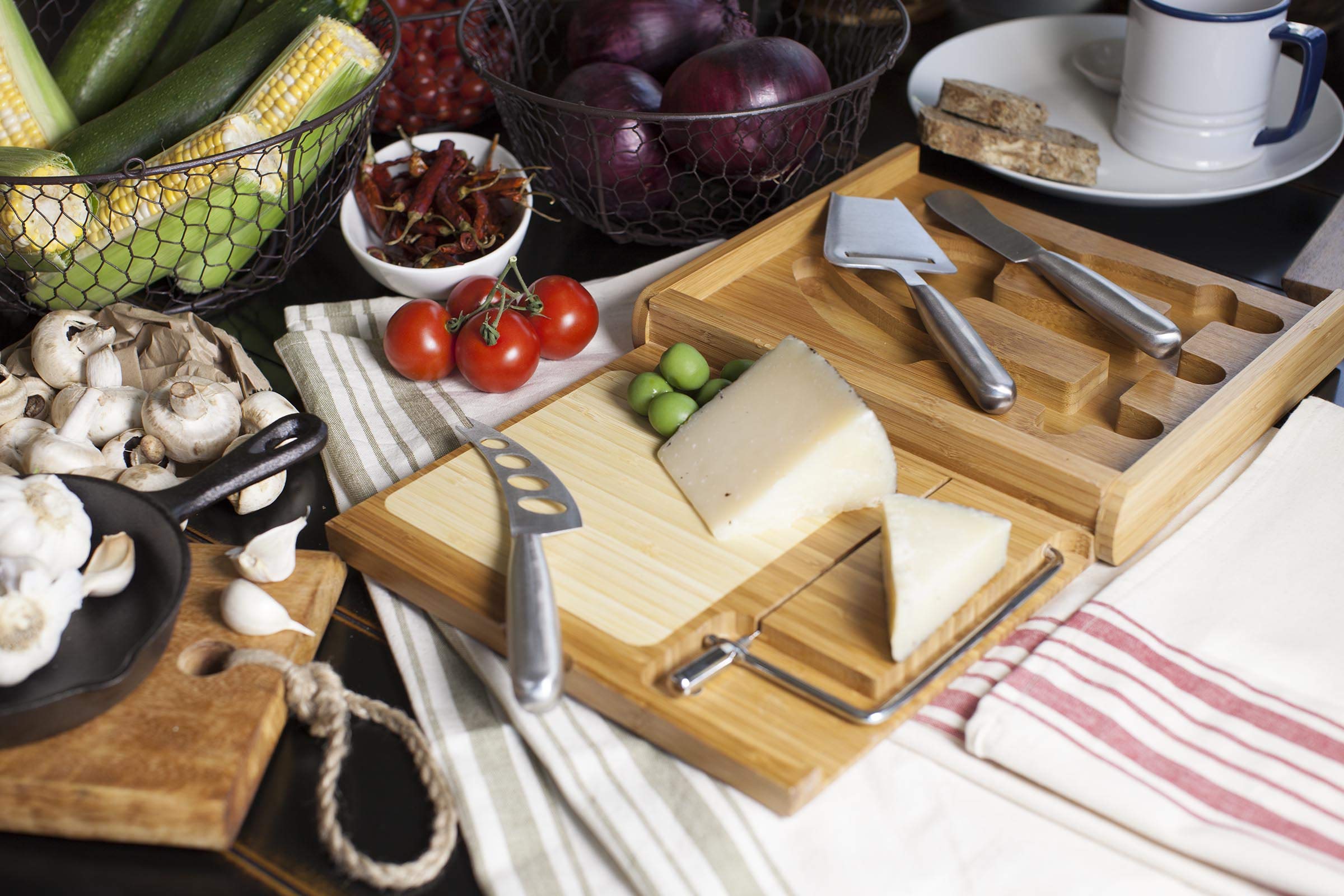TOSCANA - Picnic Time Brand Soiree Cheese Board Set with Knives - Perfect for Wine Parties, Charcuterie Boards & Outdoor Picnics