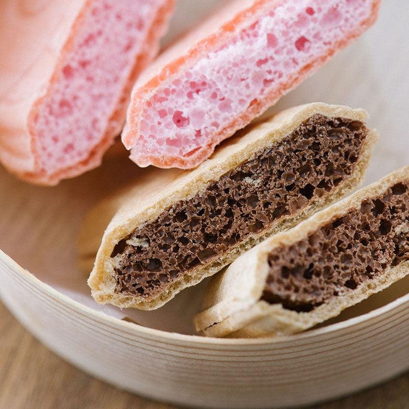 Meito Pukupuku Tai Taiyaki - Strawberry Chocolate Filled Fish Shaped Monaka Wafer Cookies (10-Pack) | Japanese Snack for Parties, Gifts & Tea Time