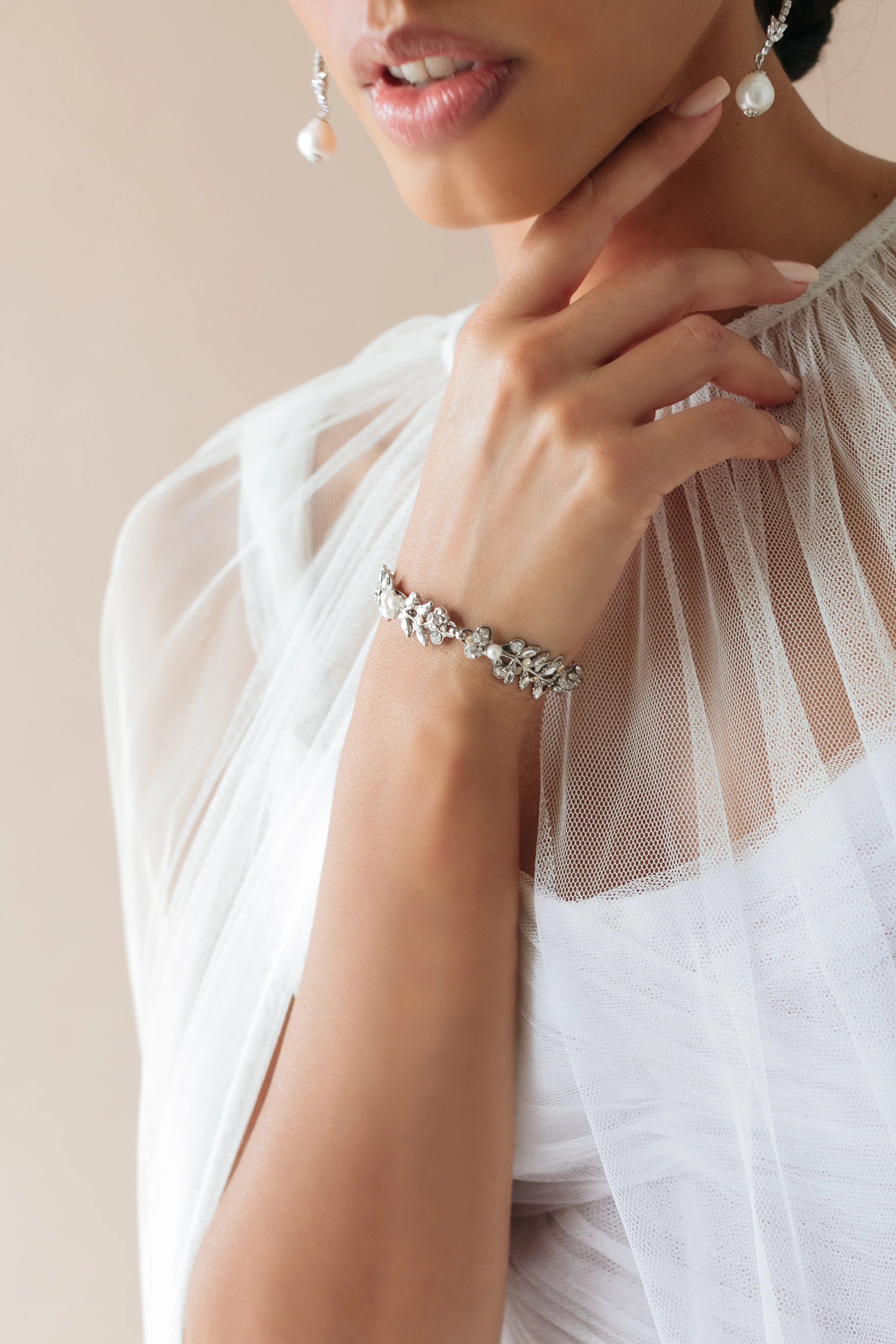 Silvergrass Bracelet for Women - Handmade Adjustable Boho Chic Wristband - Perfect for Casual Wear, Festivals & Gifting