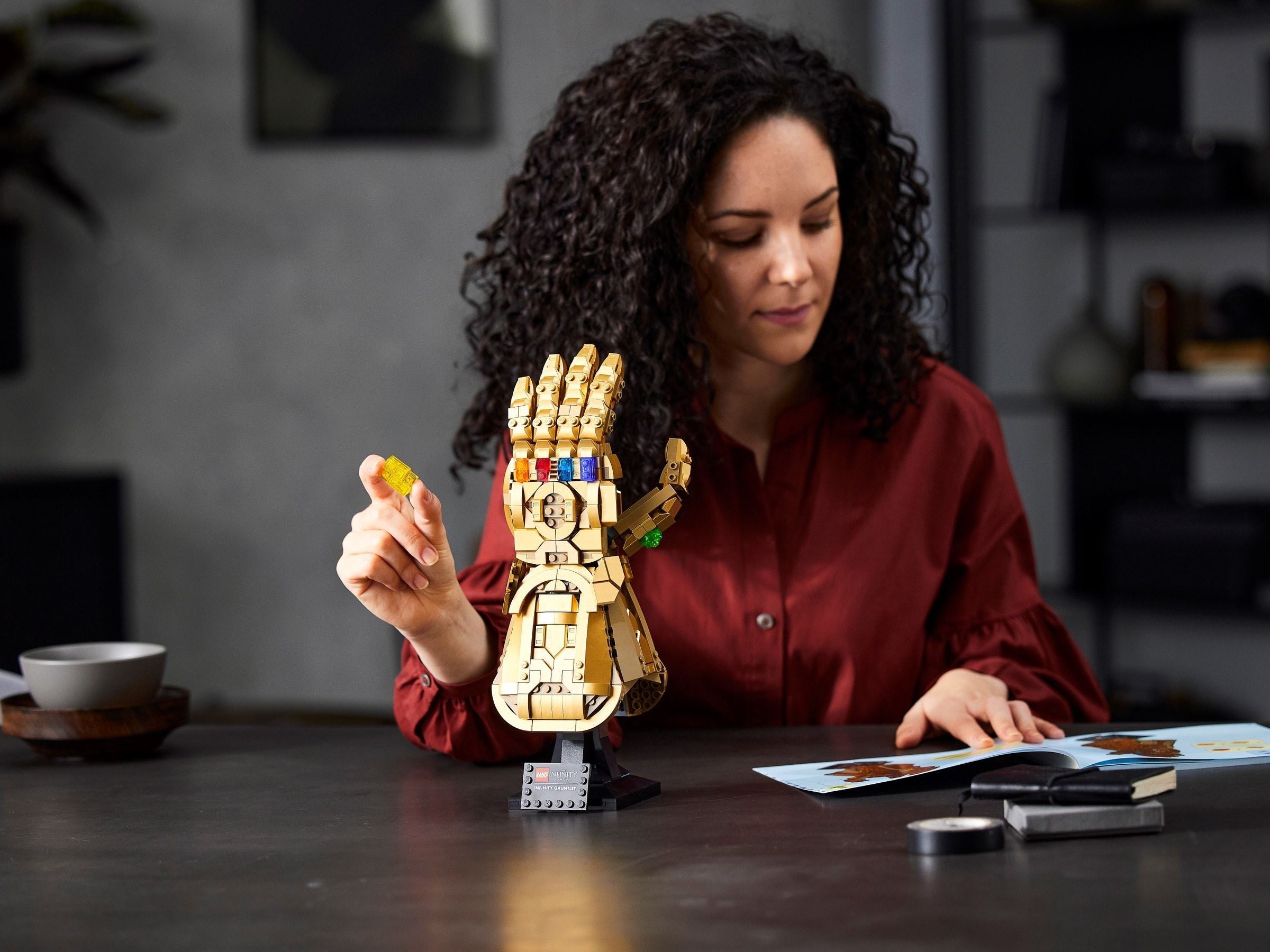 LEGO Marvel Avengers Infinity Gauntlet Building Set (76191) - Collectible Thanos Gauntlet Model Kit for Adults & Fans - Perfect for Display, Gifts & Marvel Movie Decor