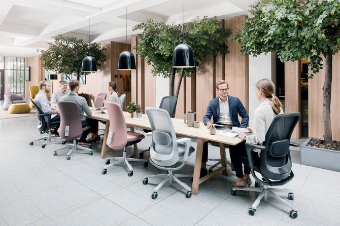 HÅG SoFi Mesh 7500 Ergonomic Office Chair with Adjustable Headrest & Lumbar Support - Breathable Black Mesh for Home & Office Workspaces