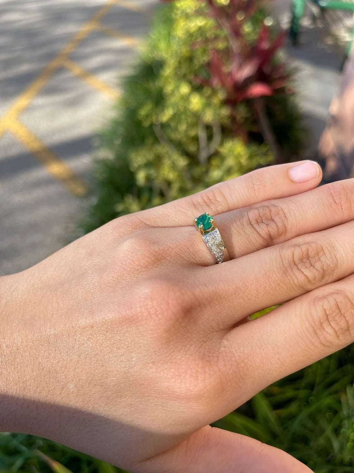 0.90tcw Oval Natural Emerald Cabochon & Diamond Brilliant Round Statement Ring in 18K Gold - Elegant Jewelry for Weddings, Parties & Special Occasions