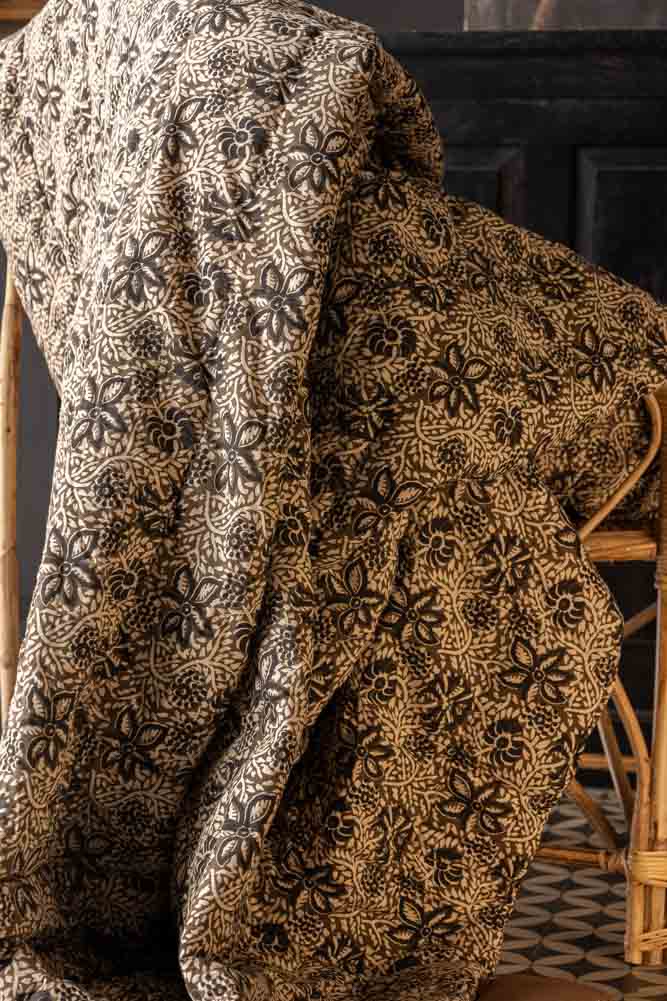 Premium King Size Cocoa Floral Quilt - Soft & Breathable Bedding Set for Master Bedroom, Guest Room, or Cozy Home Decor