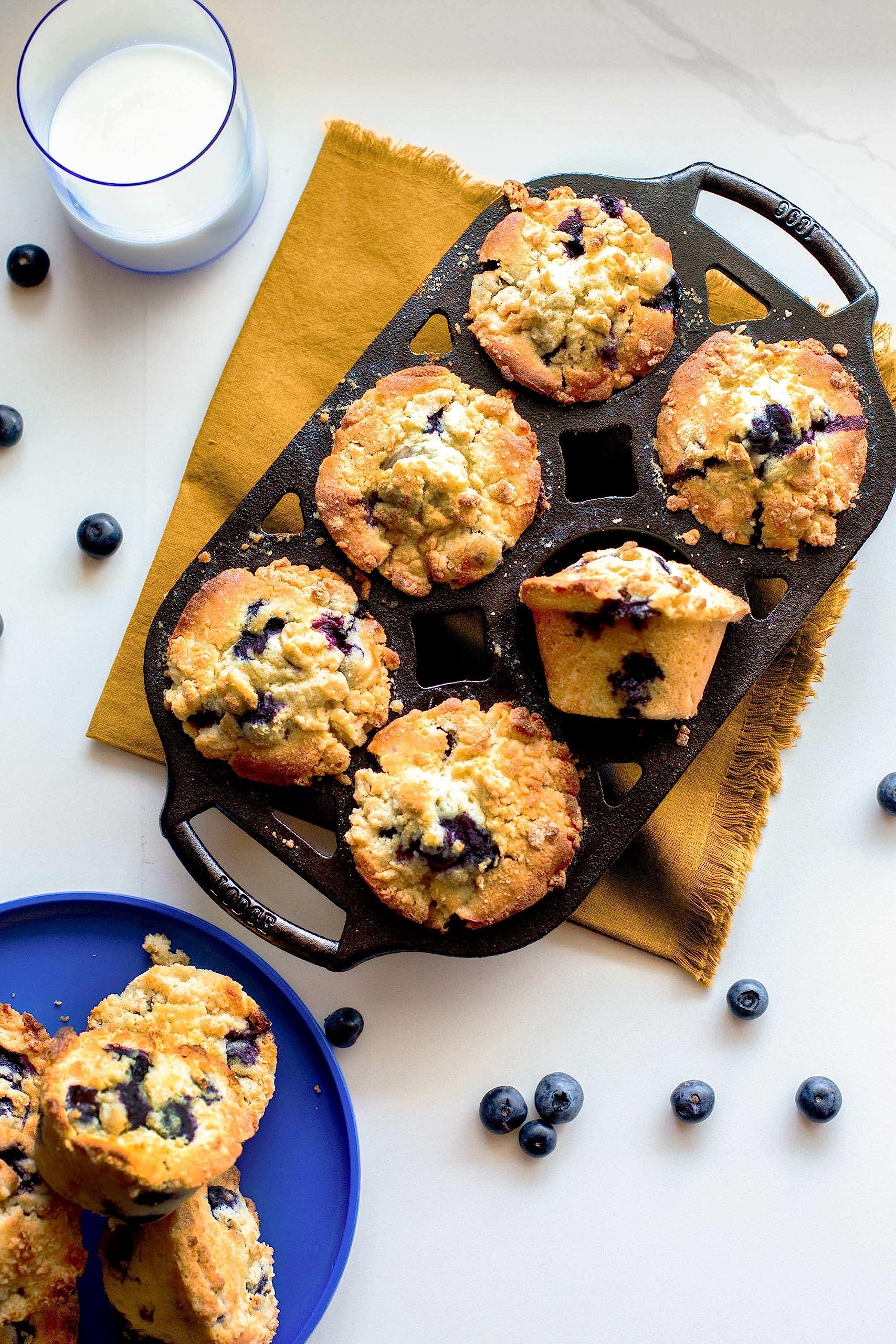 Lodge Pre-Seasoned Cast Iron Muffin Pan - 6 Cup Non-Stick Baking Tin, 12.69 Inch Black Skillet for Cupcakes, Cornbread & Muffins - Perfect for Oven, Stovetop & Campfire Cooking