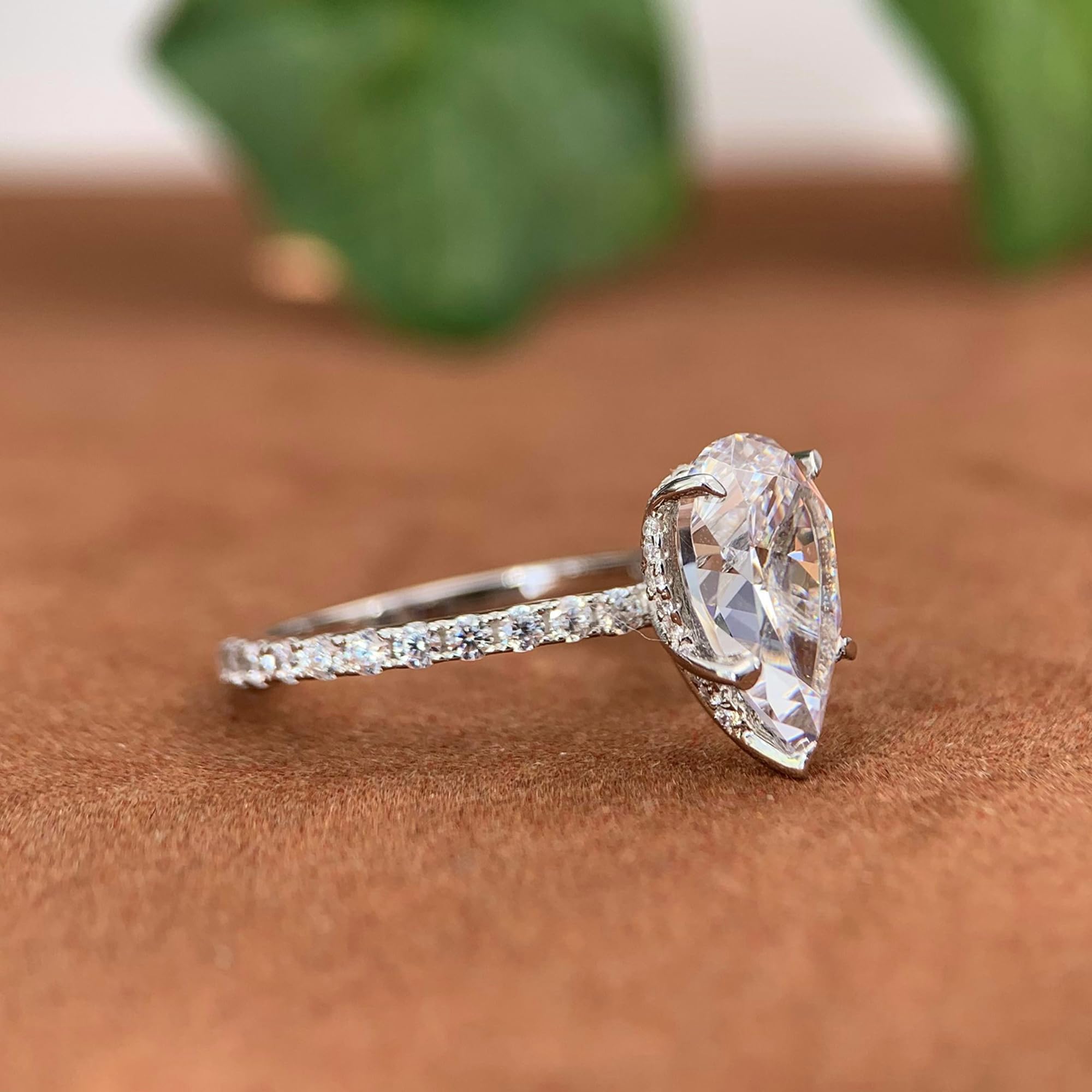 4 Carat Pear Cut Moissanite Engagement Ring for Women - Durable & Sparkling Wedding Band, Anniversary Gift, Promise Ring (Ideal for Proposals, Bridal Jewelry & Special Occasions)