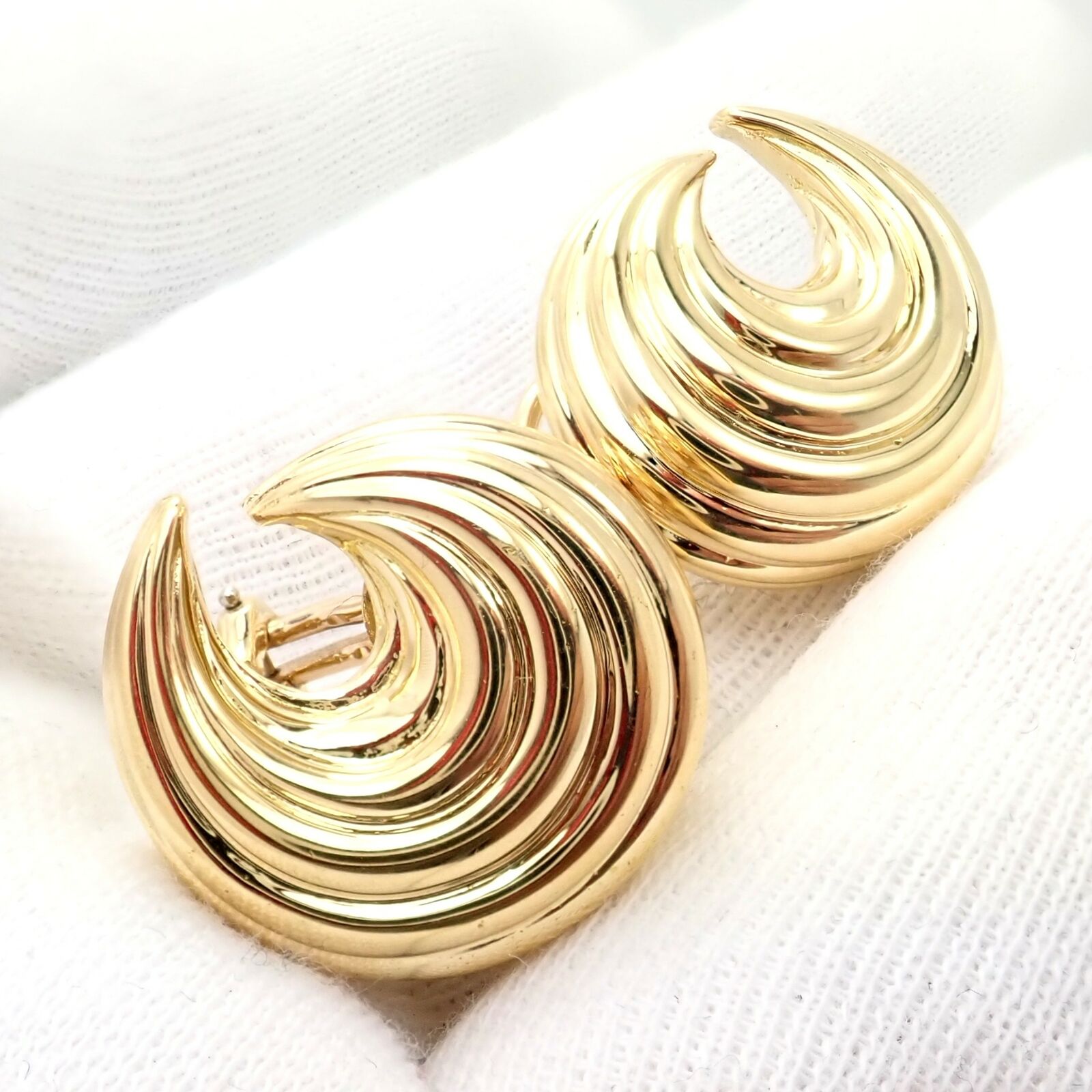 Authentic Tiffany & Co 18k Yellow Gold Vintage Crescent Moon Earrings - Perfect for Weddings, Anniversaries & Special Occasions