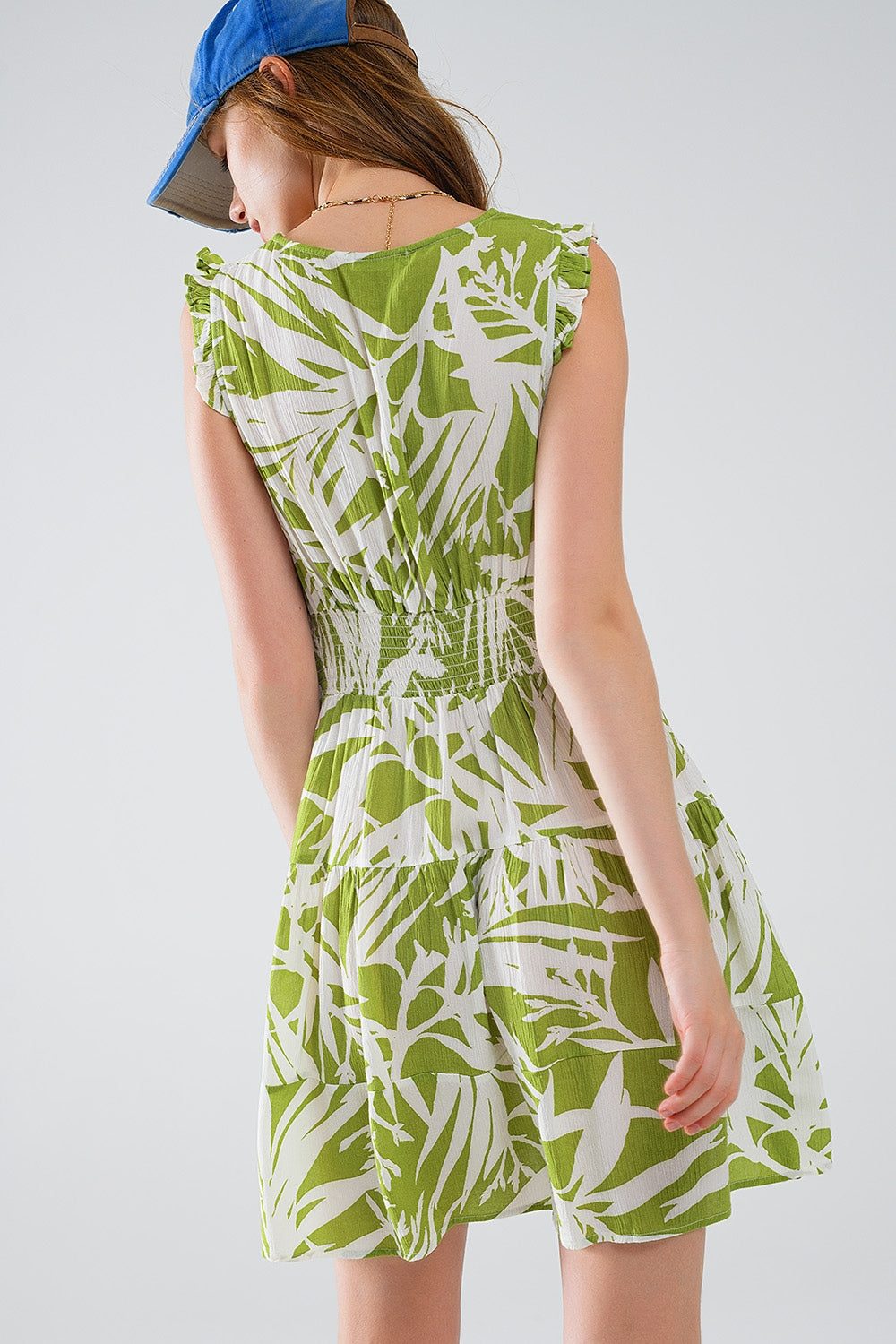 Green Short Robe with Tropical Palm Print - Lightweight Loungewear for Beach, Pool & Spa Relaxation