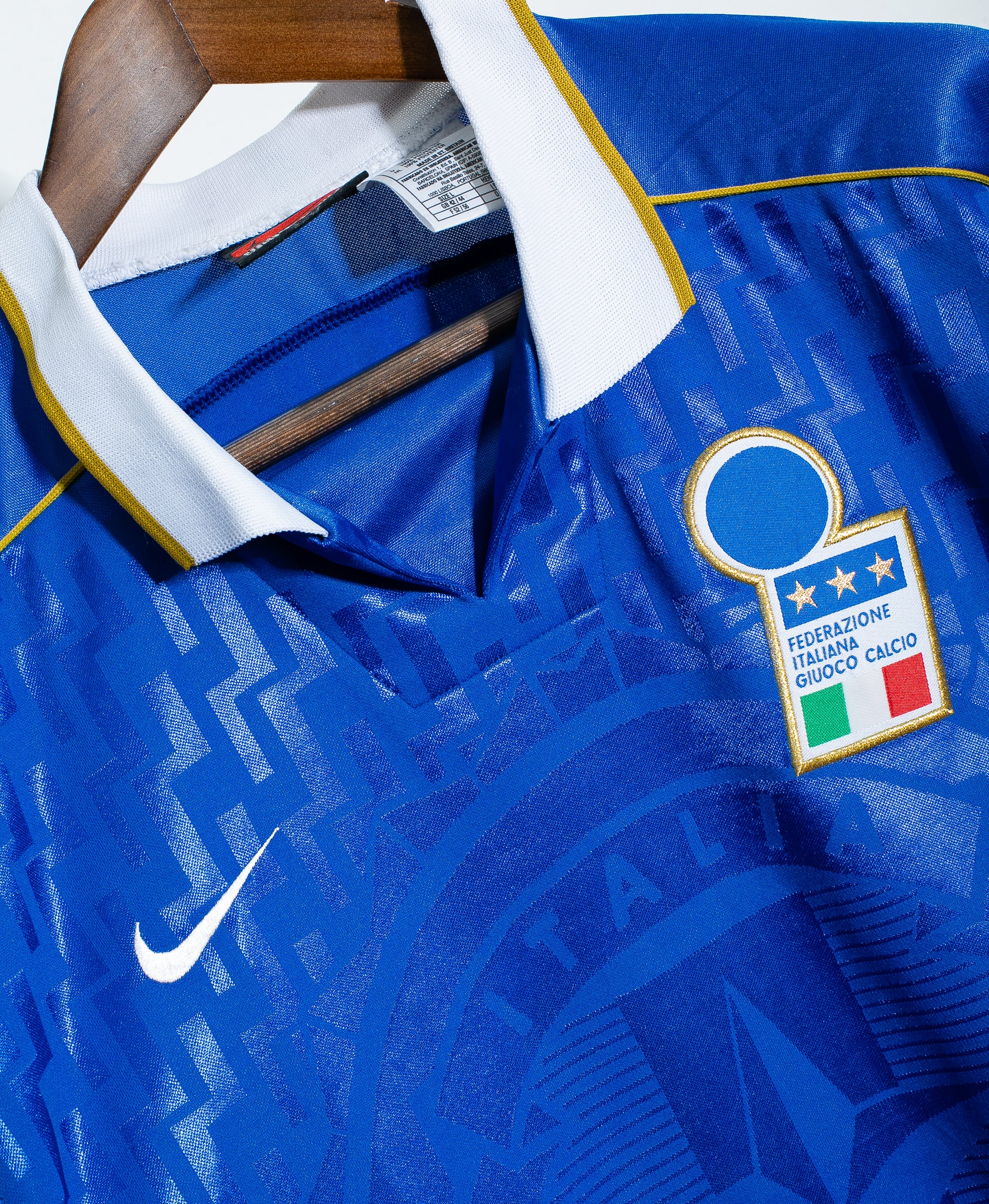 1995 Italy Home Jersey - Authentic Retro Football Shirt (Size L) - Perfect for Fans, Collectors & Match Days