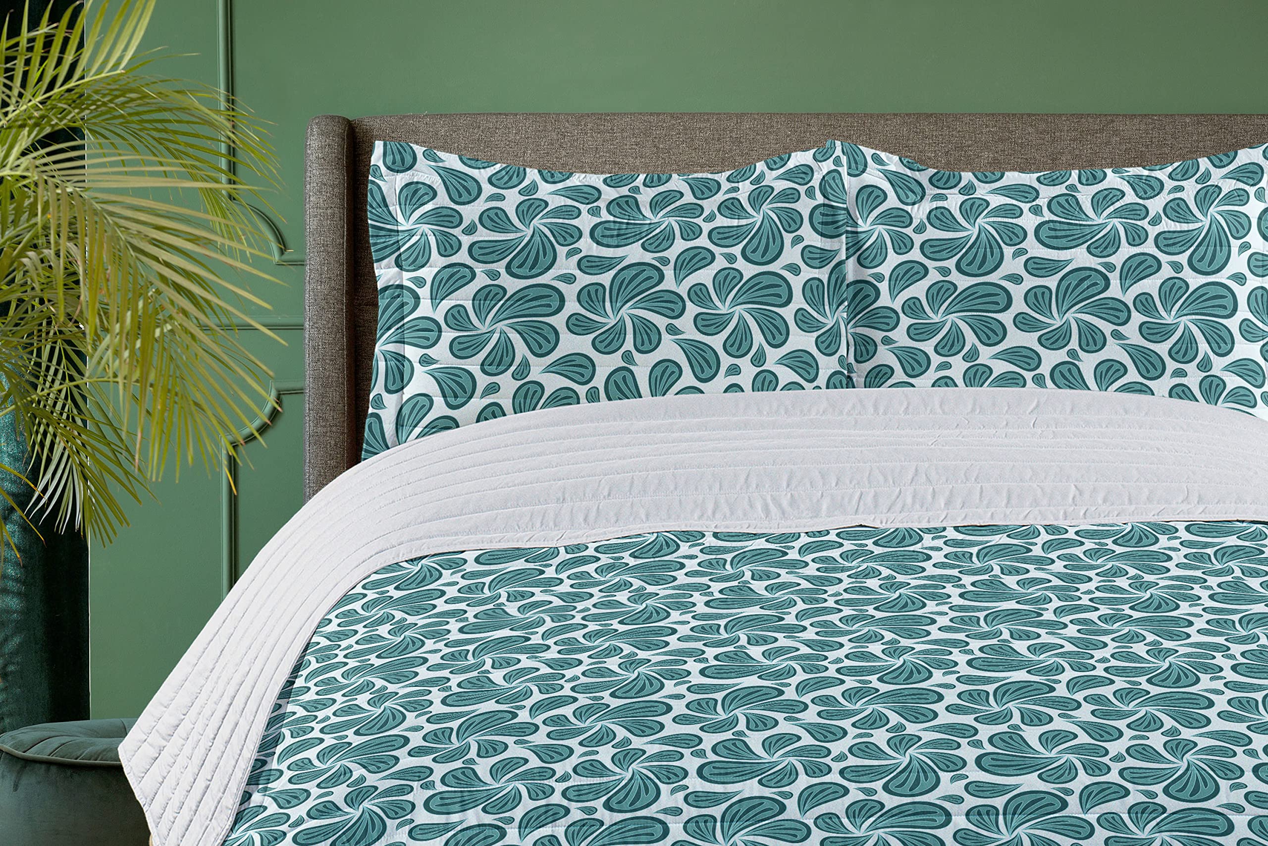 Ambesonne Queen Size Microfiber Bedspread Set - Nature Inspired Foliage Pattern with Stripes & Paisley Motifs on Pastel Teal White Background - Soft Comforter & Pillow Shams - Perfect for Bedroom Decor, Guest Room or Cozy Home Styling