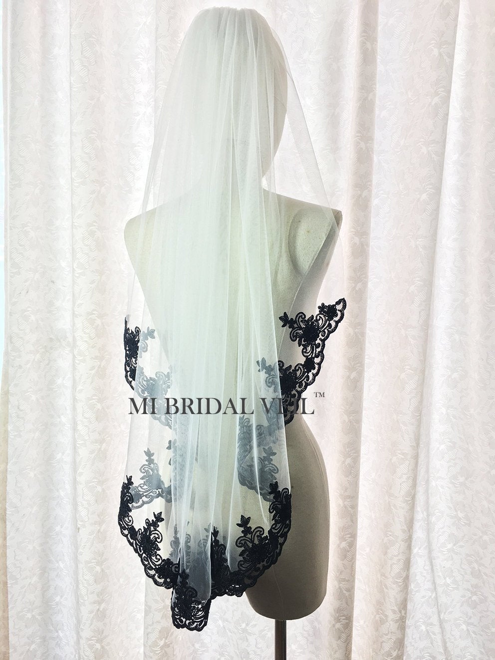 Elegant Black Lace Wedding Veil with Chest Lace Detail - Perfect for Bridal Ceremonies, Photos & Formal Events
