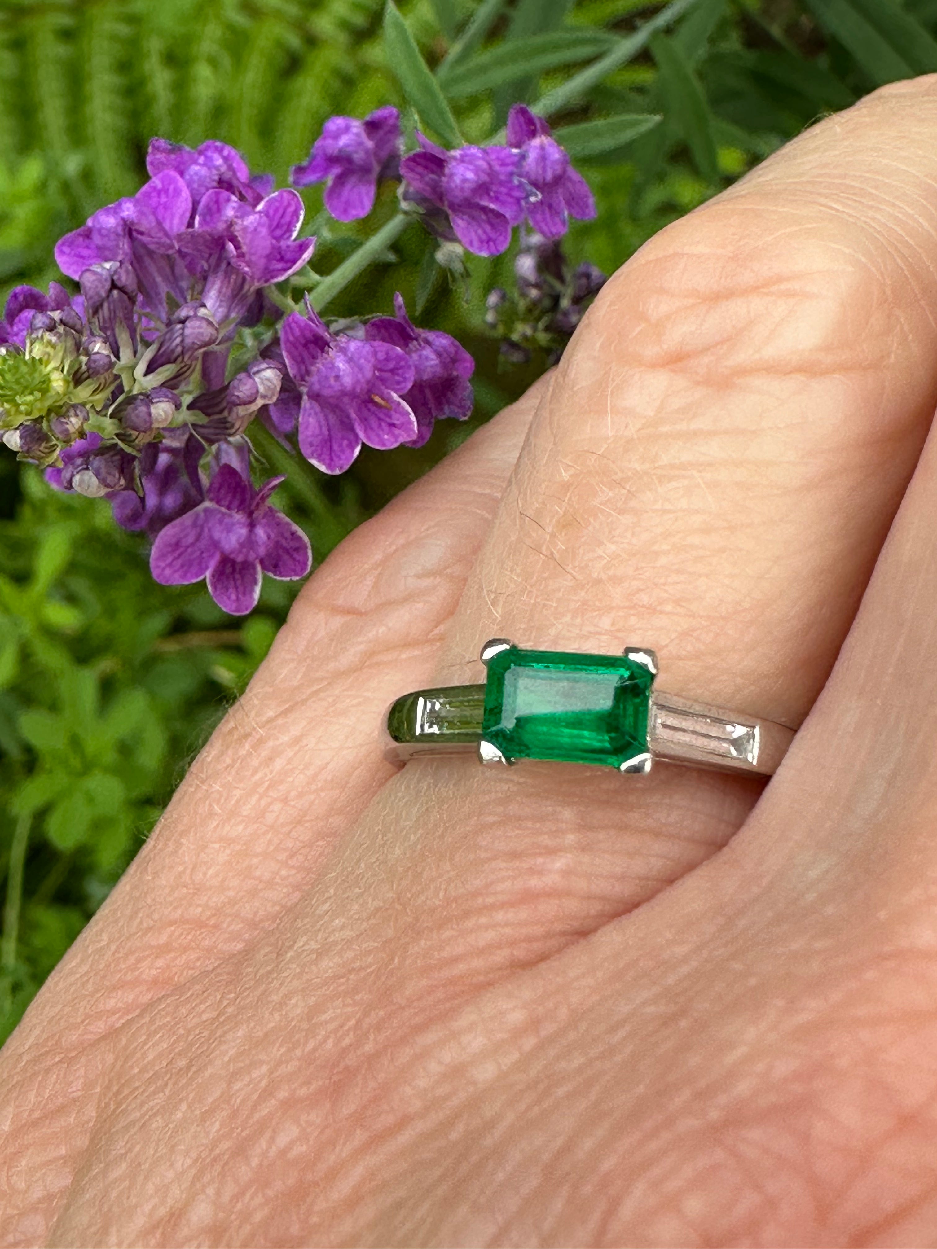 Exquisite Platinum & Emerald Ring with Baguette Diamonds - Elegant Jewelry for Weddings, Anniversaries & Special Occasions