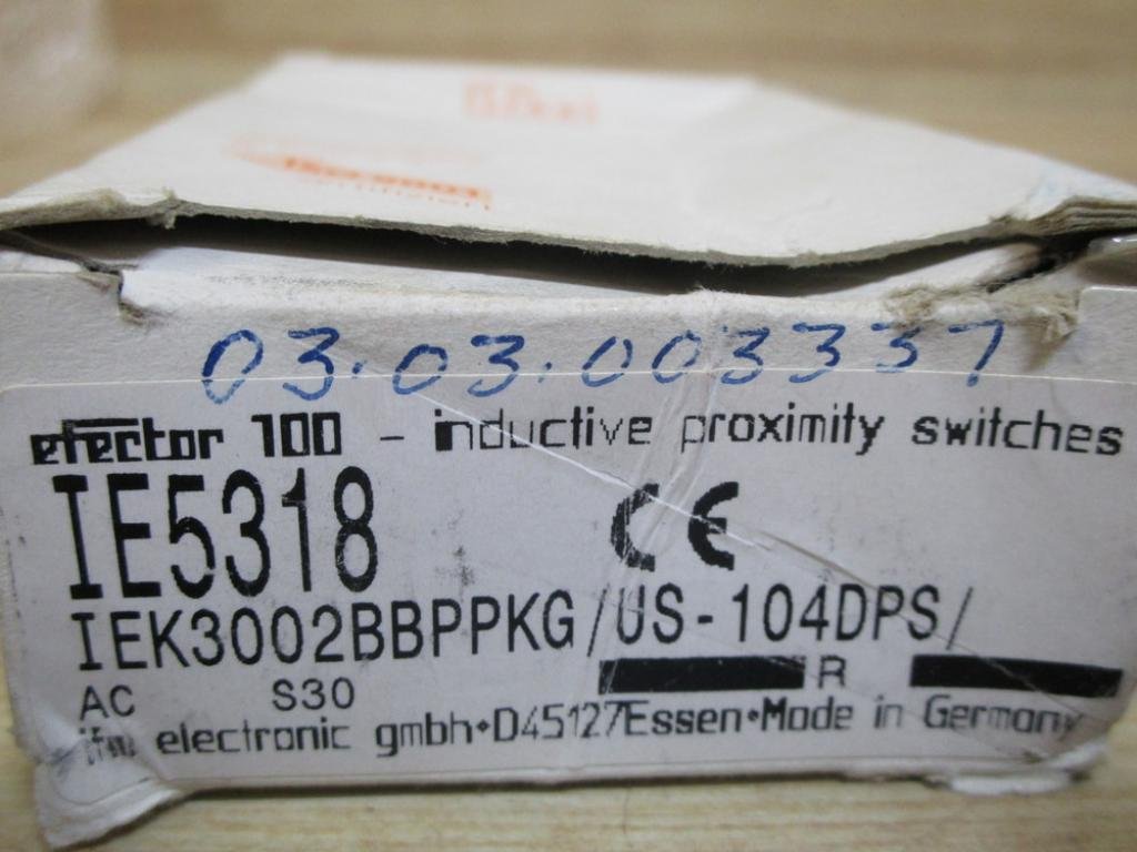 IE5318 Sensor Switch IEK3002BBPKG/US-104-DPS - Industrial Automation Sensor for Machine Control & Safety Systems - Perfect for Factory Equipment, Robotics, and Smart Home Applications