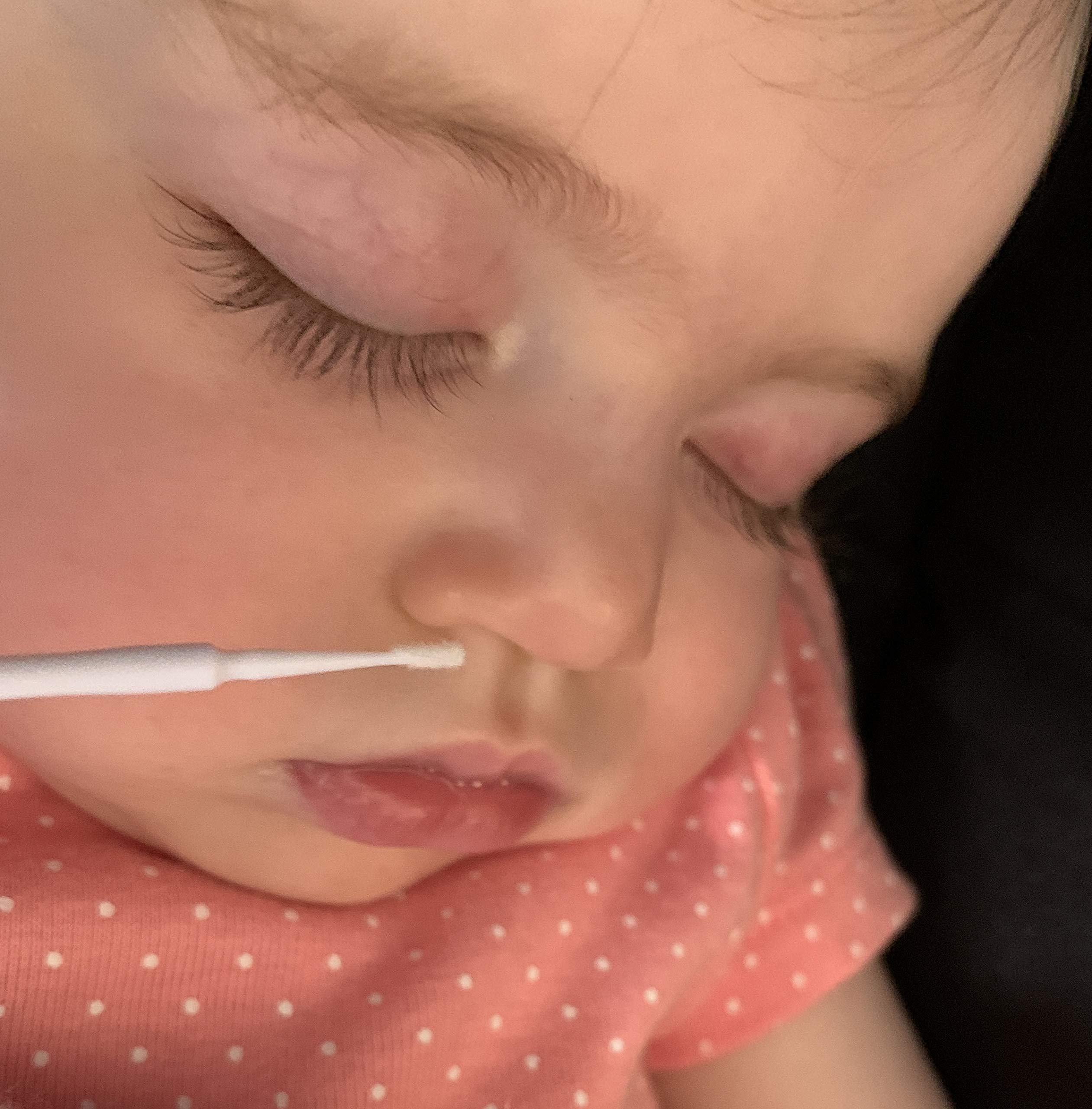 Baby Boogie & Eye Gookie Brushes - 100 Pack Mini Felt Tip Brushes for Gentle Earwax, Boogies & Gookie Removal - Safe for Newborns & Toddlers - Perfect for Nursery, Diaper Bag & Travel (White/Green Options)