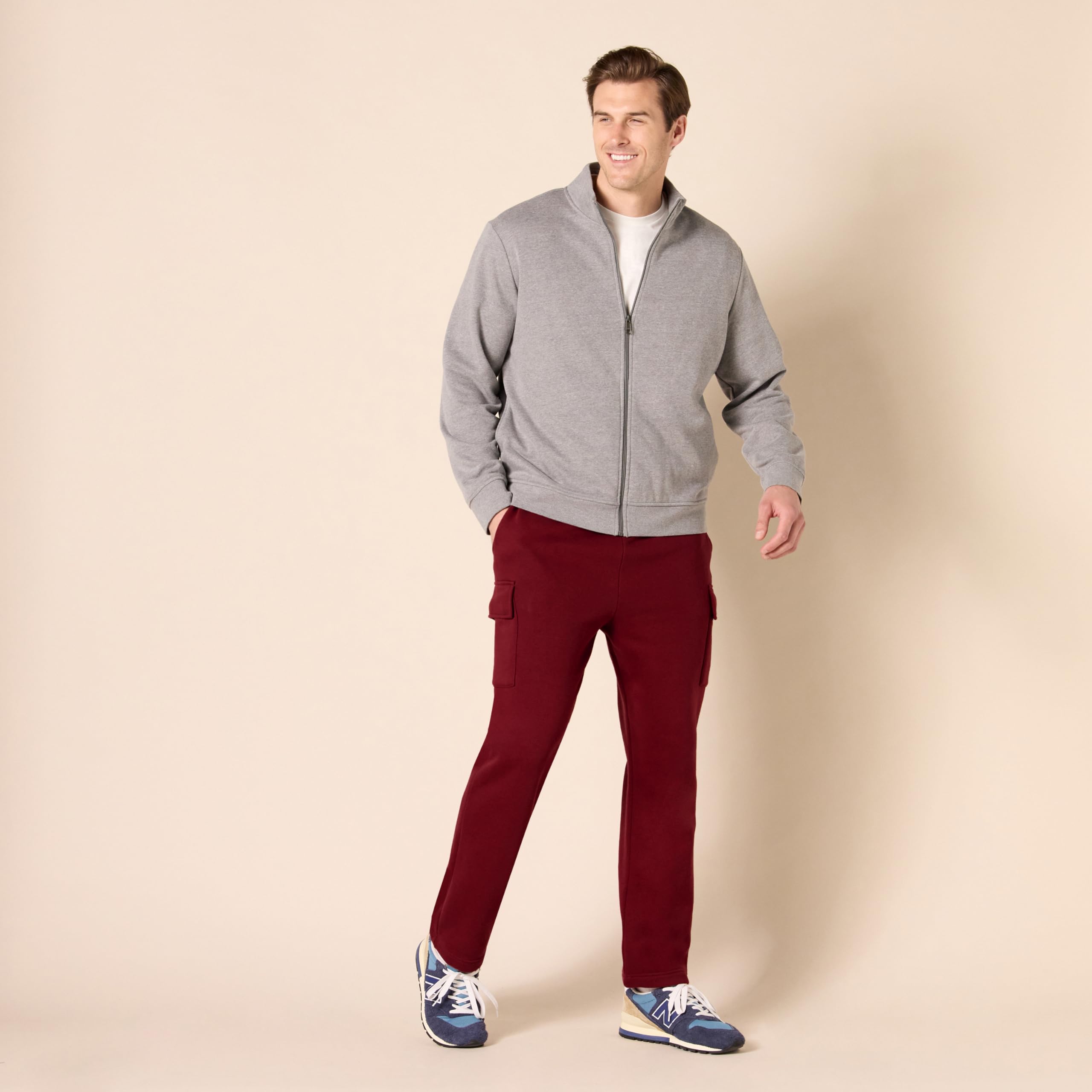 Amazon Essentials Men's Cargo Fleece Sweatpants - Comfortable Winter Joggers with Pockets for Outdoor Activities, Gym & Lounge Wear