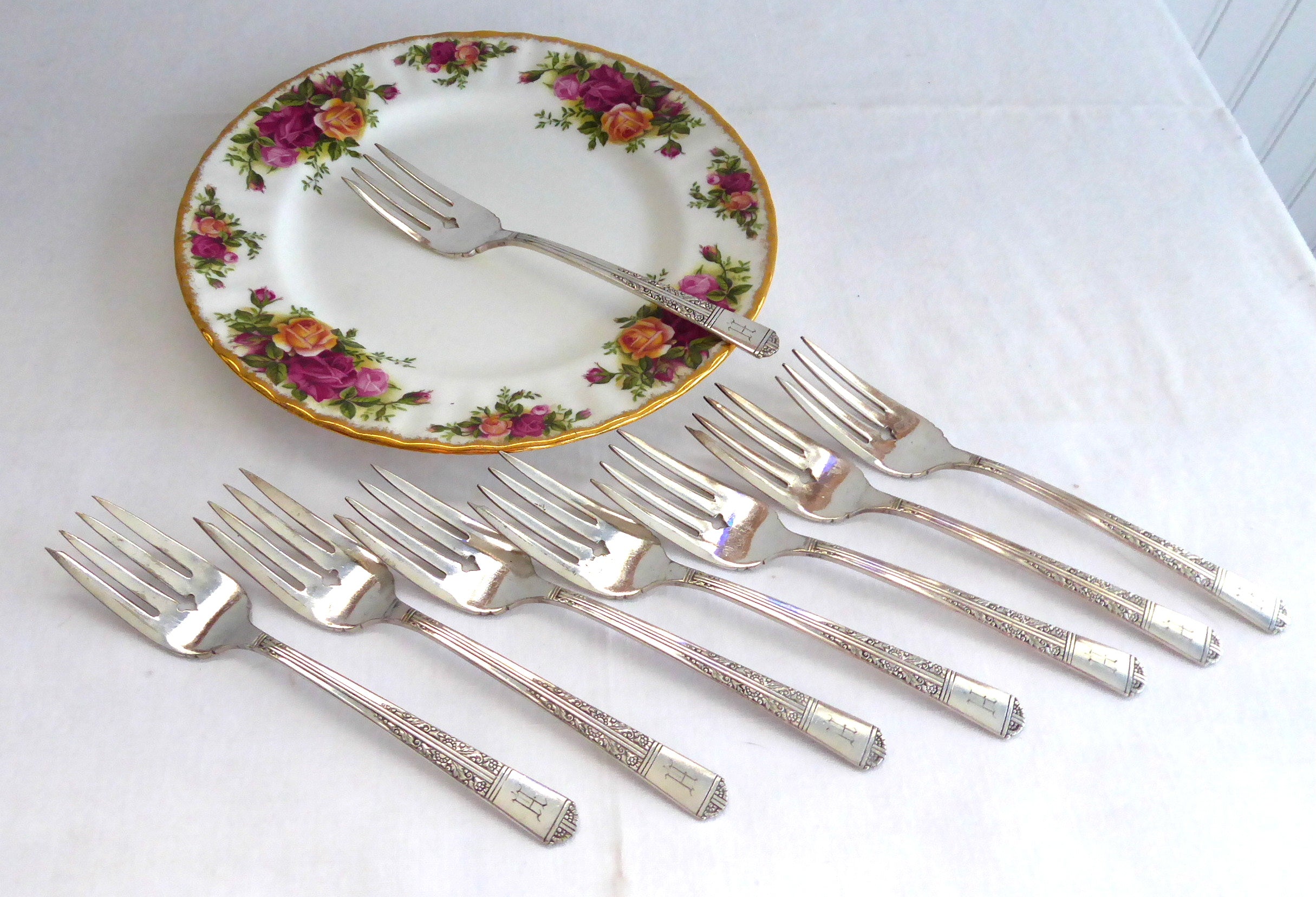 Vintage Oneida Royal Oak Oakleigh Silver Plate Dessert Forks Set of 8 - Monogrammed 1940s Elegant Flatware for Fine Dining, Tea Parties & Special Occasions