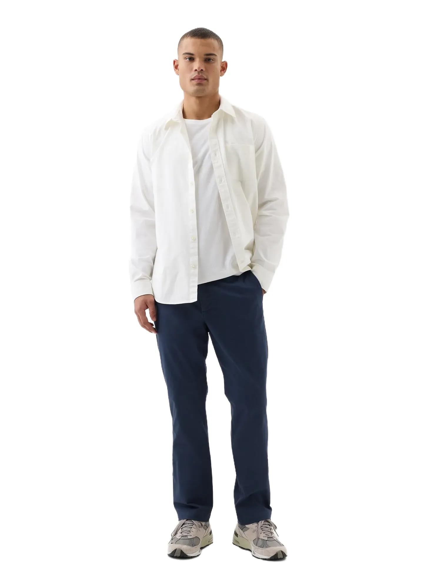 GAP Men's Essential Straight Fit Khaki Chino Pants - Classic Casual & Work Pants for Business, Office & Everyday Wear