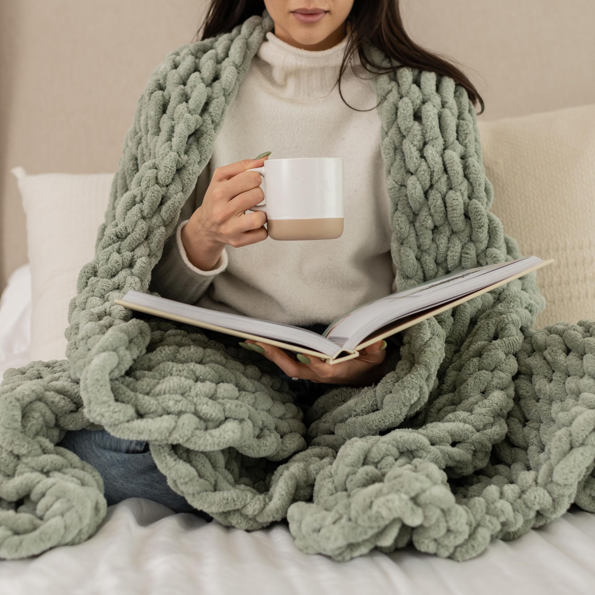 SAMIAH LUXE Sage Green Chunky Knit Blanket Throw 50x60 Inches - Soft Chenille Knitted Blanket for Couch, Bed & Home Decor - Cozy Thick Yarn Crochet Throw for Living Room, Bedroom & Boho Style - Perfect for Snuggling, Netflix Nights & Gift Giving