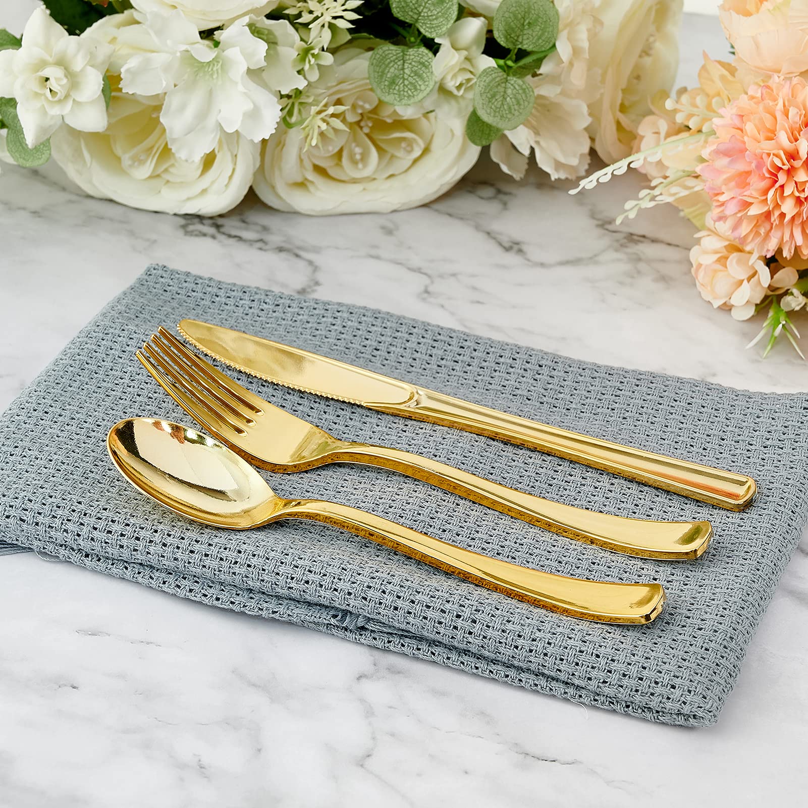 FOCUSLINE 300-Piece Gold Plastic Silverware Set - 100 Forks, 100 Knives, 100 Spoons - Heavy Duty Disposable Cutlery for Catering, Parties, Weddings & Events - Perfect for BBQs, Picnics, Office Lunches & Family Gatherings