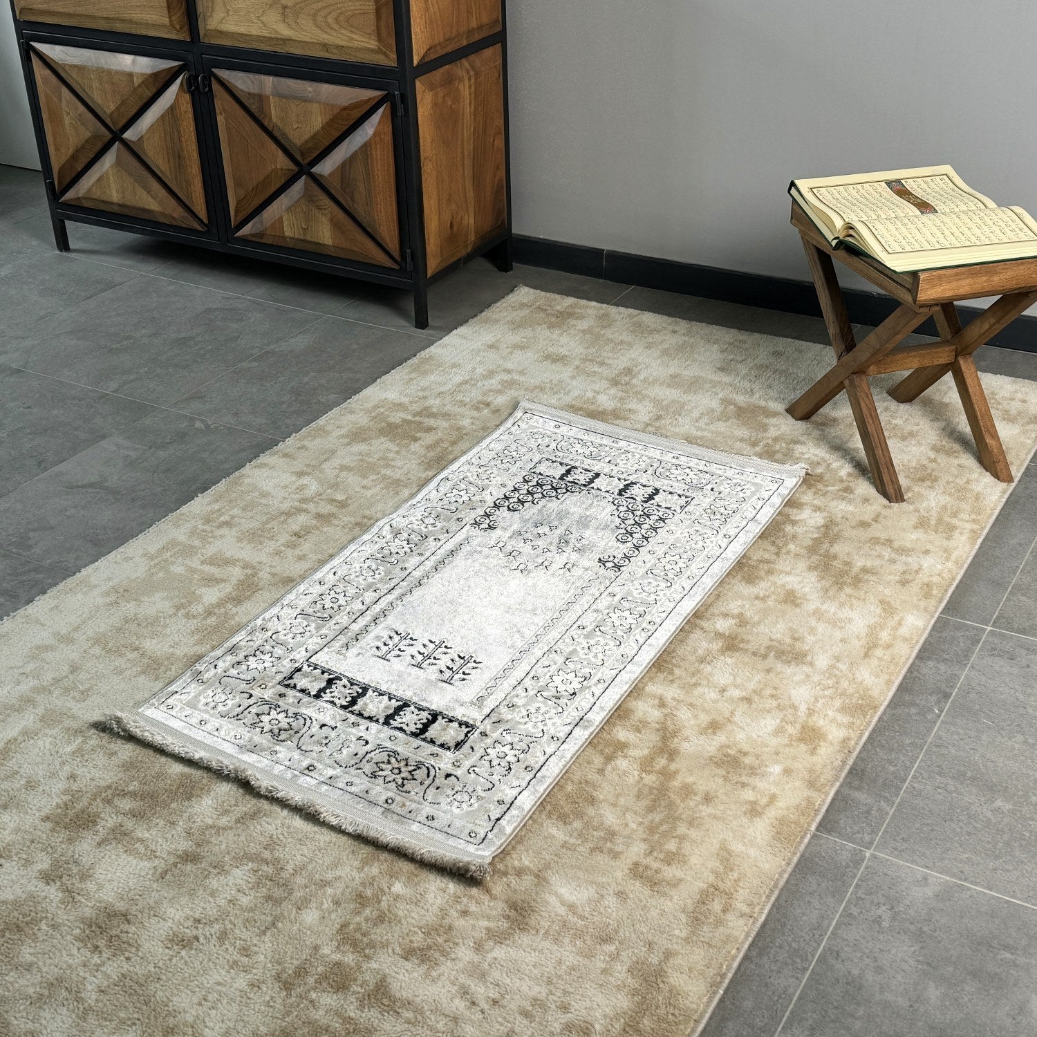 Premium Islamic Prayer Rug - Soft & Comfortable Muslim Prayer Mat for Home & Mosque - Ideal Gift for Ramadan, Eid & Daily Salah (Cream)